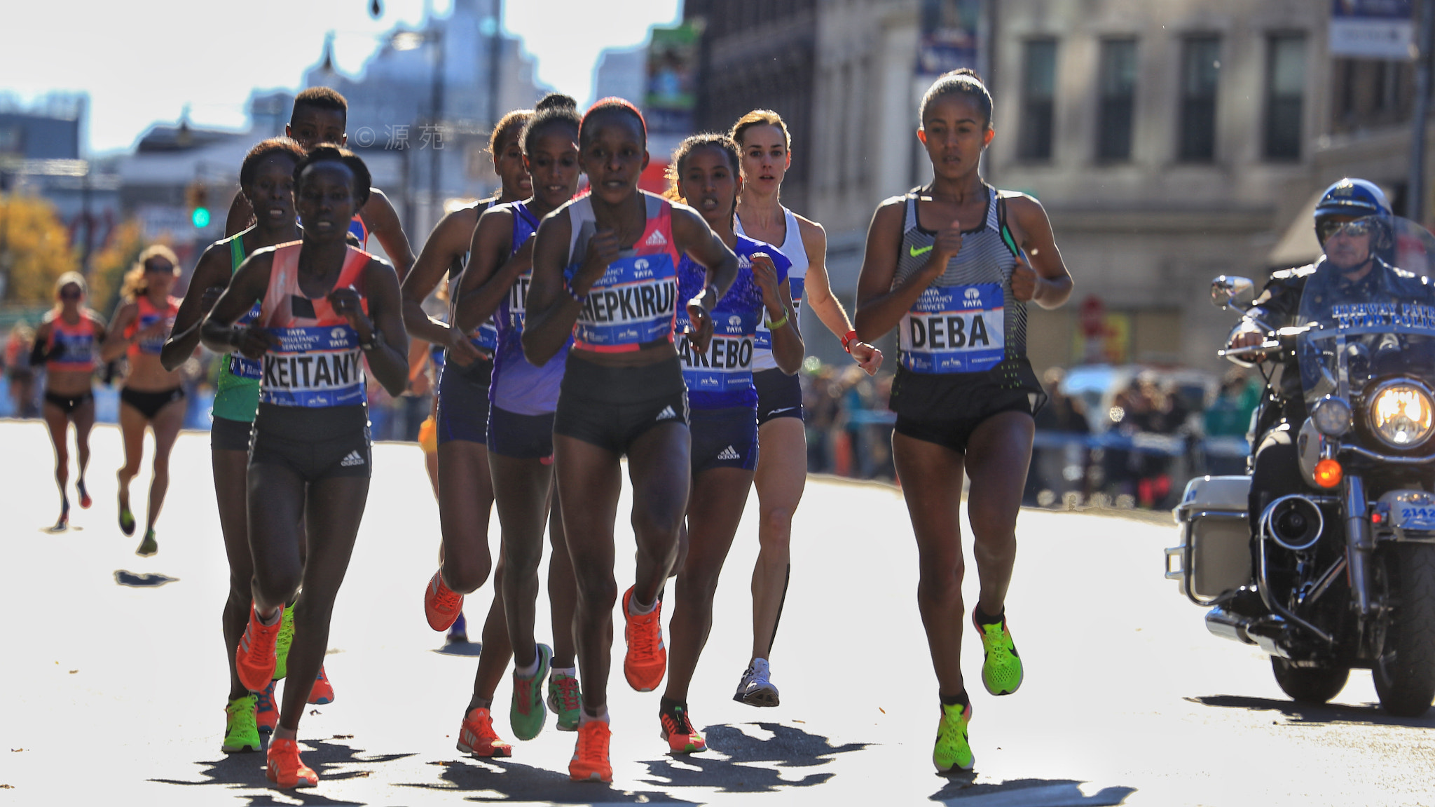 Canon EF 70-300mm F4-5.6L IS USM sample photo. Nyc marathon champion and other runners photography