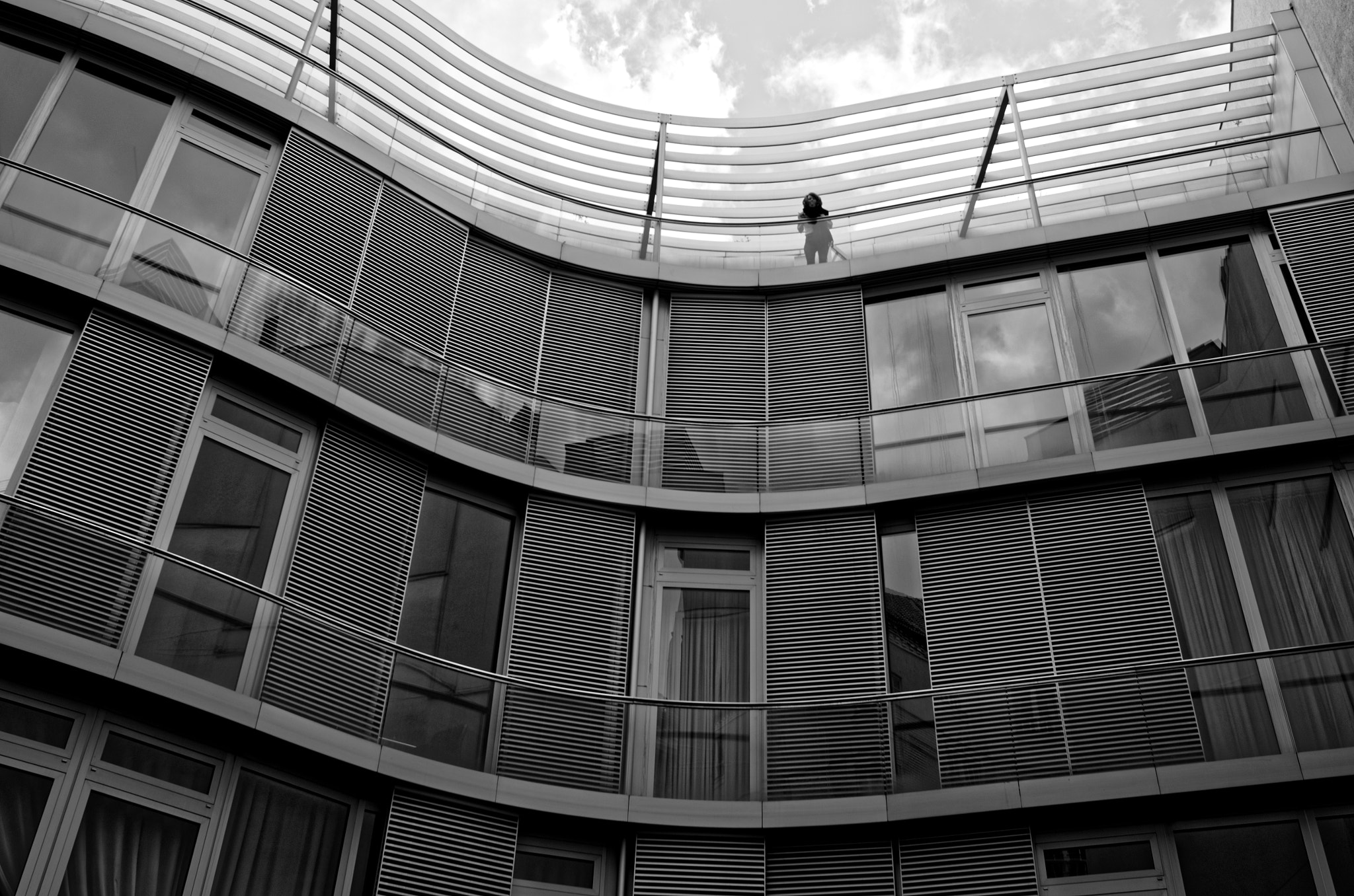 Nikon D7000 + Nikon AF Nikkor 24mm F2.8D sample photo. The wave photography