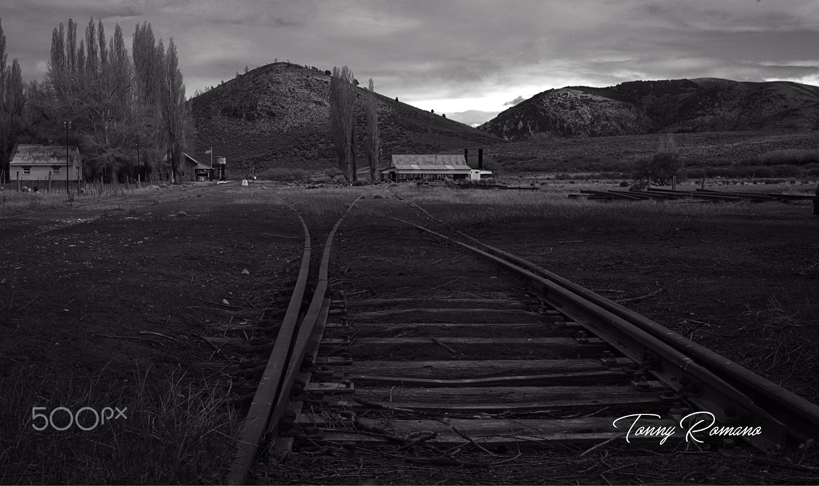 18.0-55.0mm f/3.5-f/5.6 sample photo. Las vias tambien son el camino lastima las mataron photography