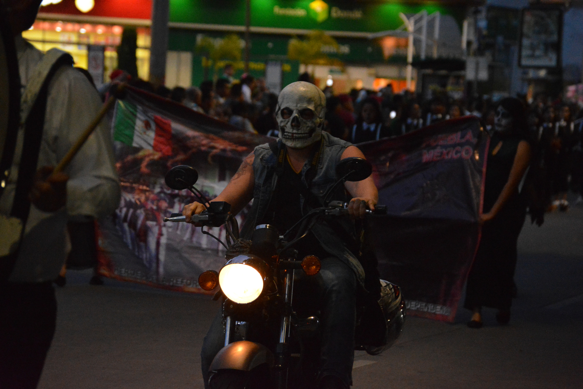 Nikon D5200 + Nikon AF-S DX Nikkor 55-200mm F4-5.6G ED sample photo. Skull rider photography