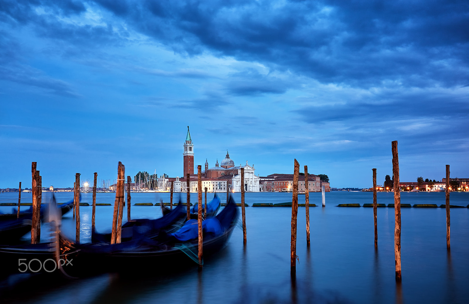 Canon EF 16-35mm F4L IS USM sample photo. Bluest pier photography