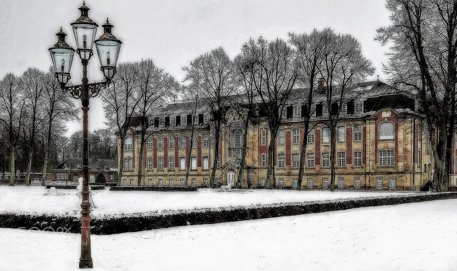 Sony Alpha NEX-3N + Sigma 30mm F2.8 EX DN sample photo. Schlossplatz photography