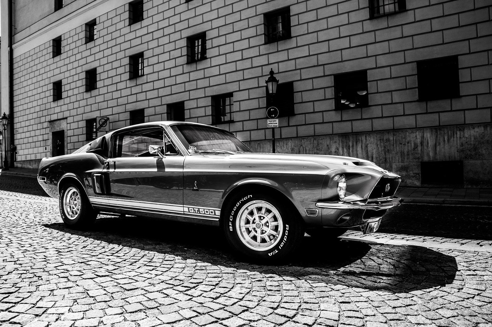 Canon EOS 750D (EOS Rebel T6i / EOS Kiss X8i) sample photo. Would love to drive that one :) photography
