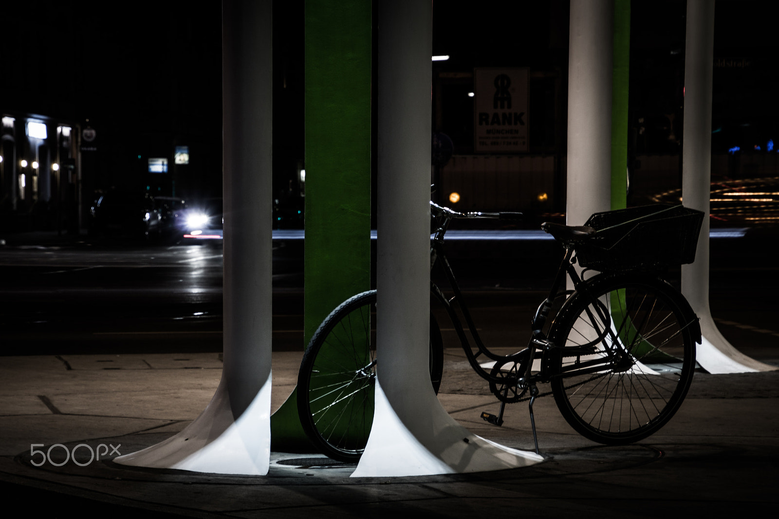 Canon EOS 750D (EOS Rebel T6i / EOS Kiss X8i) sample photo. Parking bicycle photography