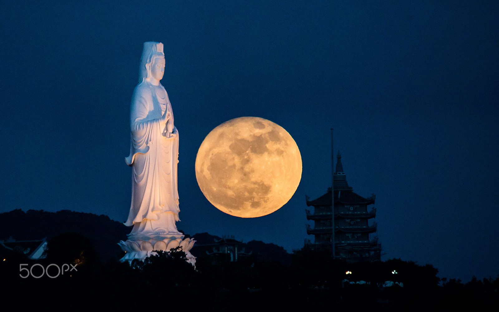Sigma 150-500mm F5-6.3 DG OS HSM sample photo. Supermoon 15/11/2016 photography