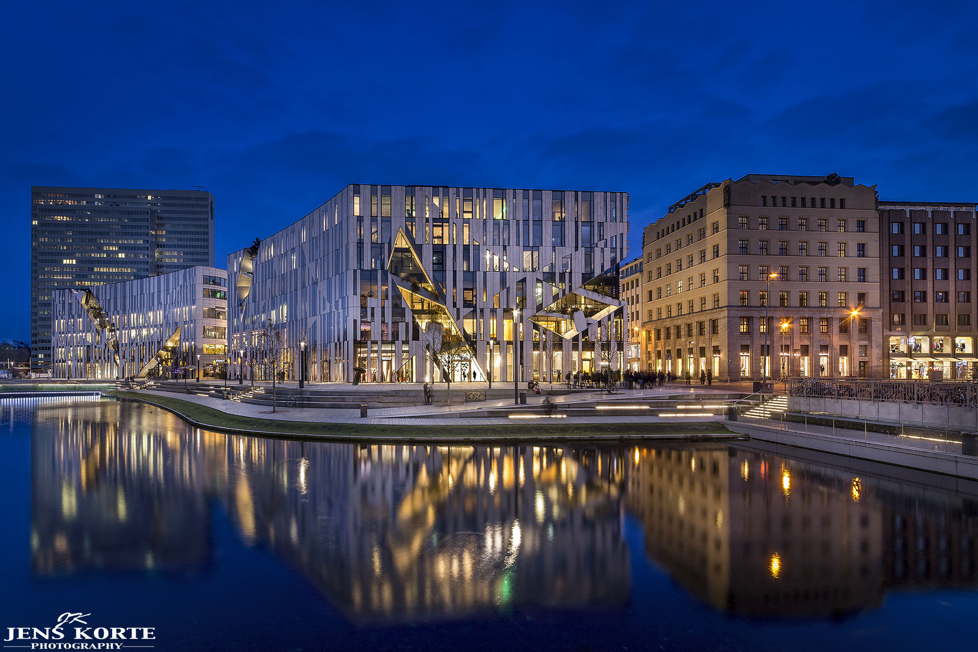 Sigma 12-24mm F4.5-5.6 II DG HSM sample photo. Kö-bogen - düsseldorf photography