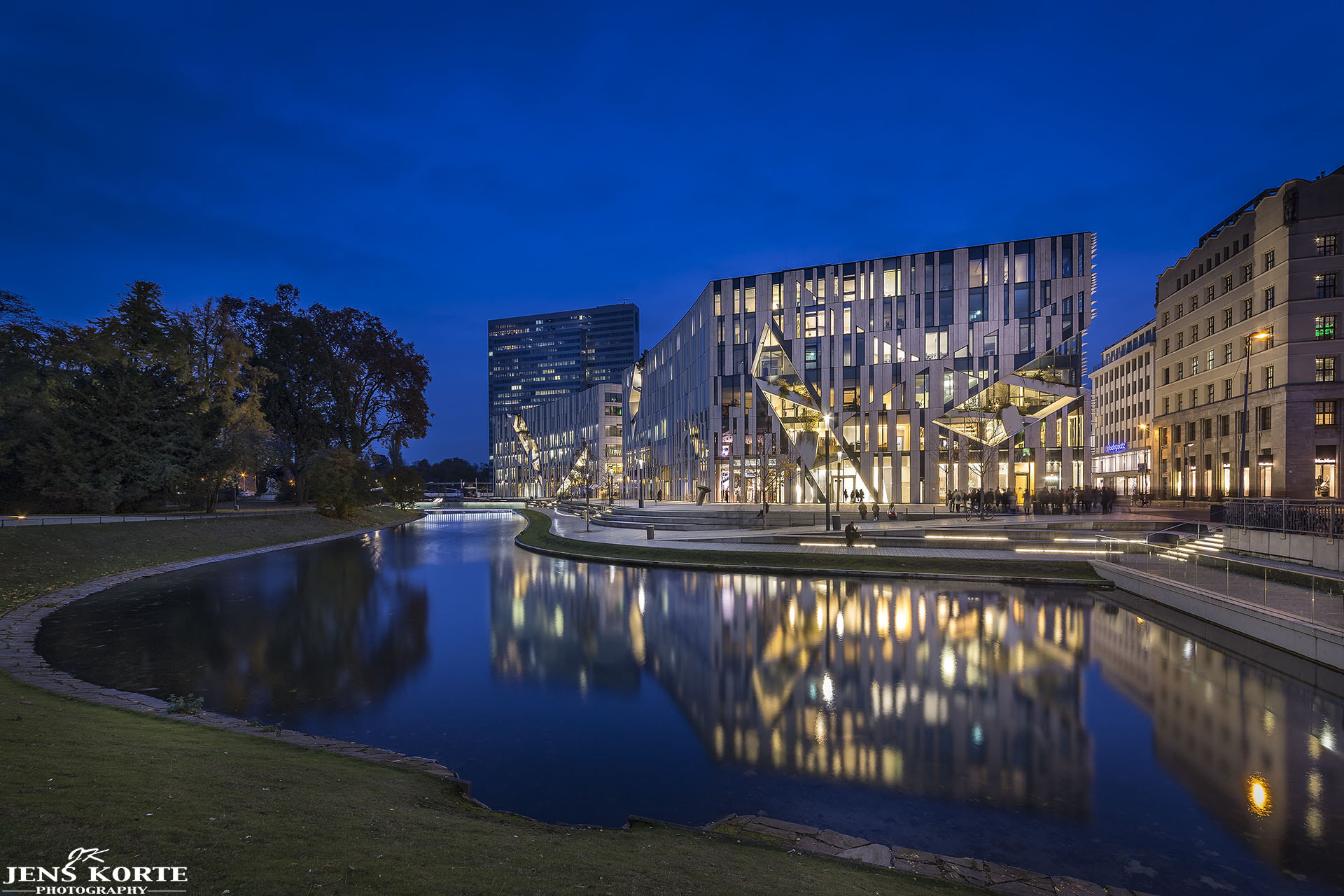 Sigma 12-24mm F4.5-5.6 II DG HSM sample photo. Kö-bogen - düsseldorf photography