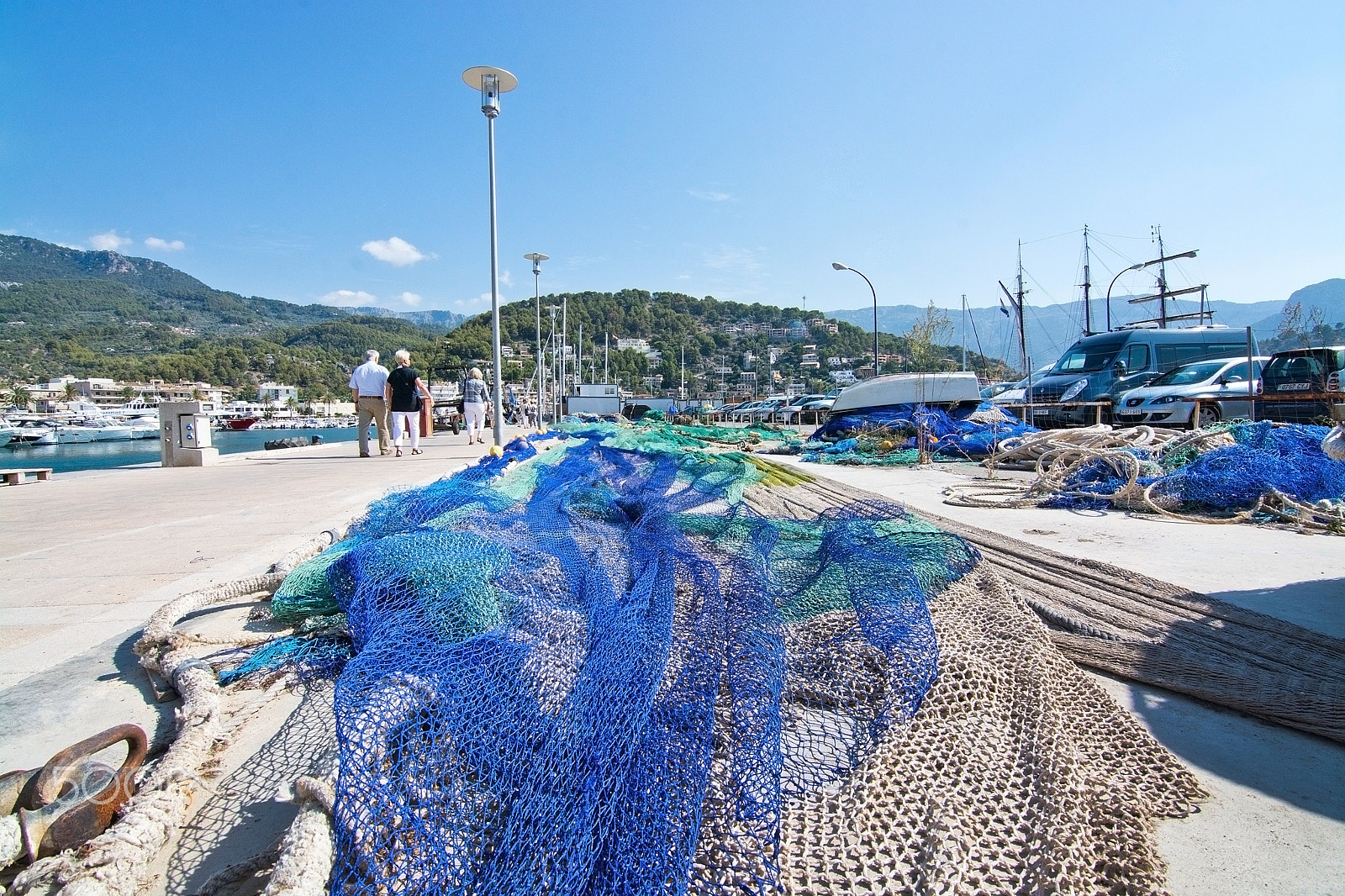 Nikon D7100 + Nikon AF Nikkor 20mm F2.8D sample photo. Fishing nets closeup photography