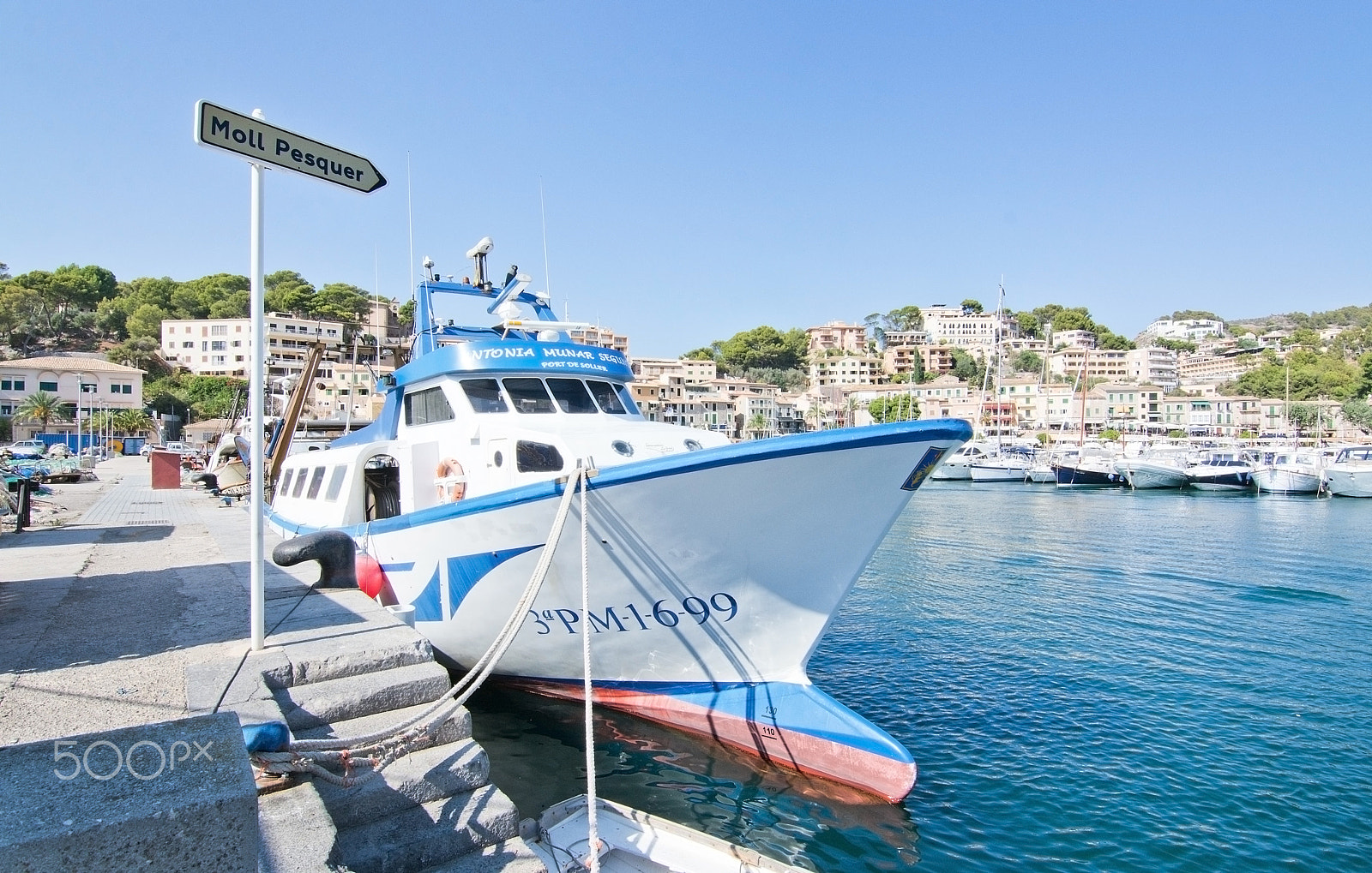 Nikon D7100 + Sigma 50mm F1.4 EX DG HSM sample photo. Boats in the marina photography