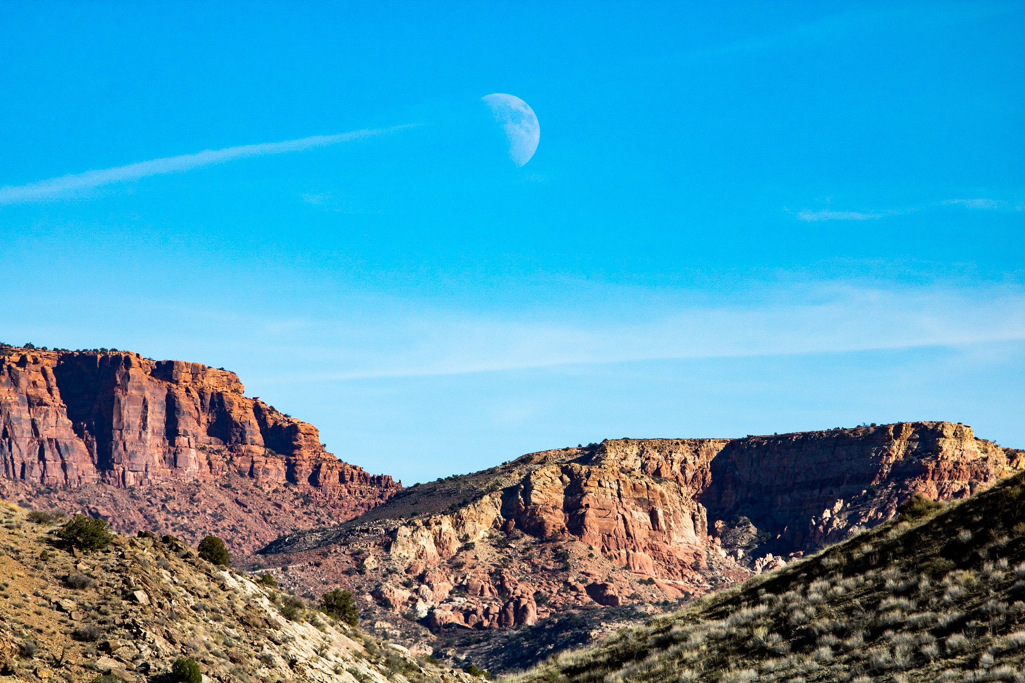 Canon EOS 750D (EOS Rebel T6i / EOS Kiss X8i) sample photo. Super moon over the la sal mountains photography