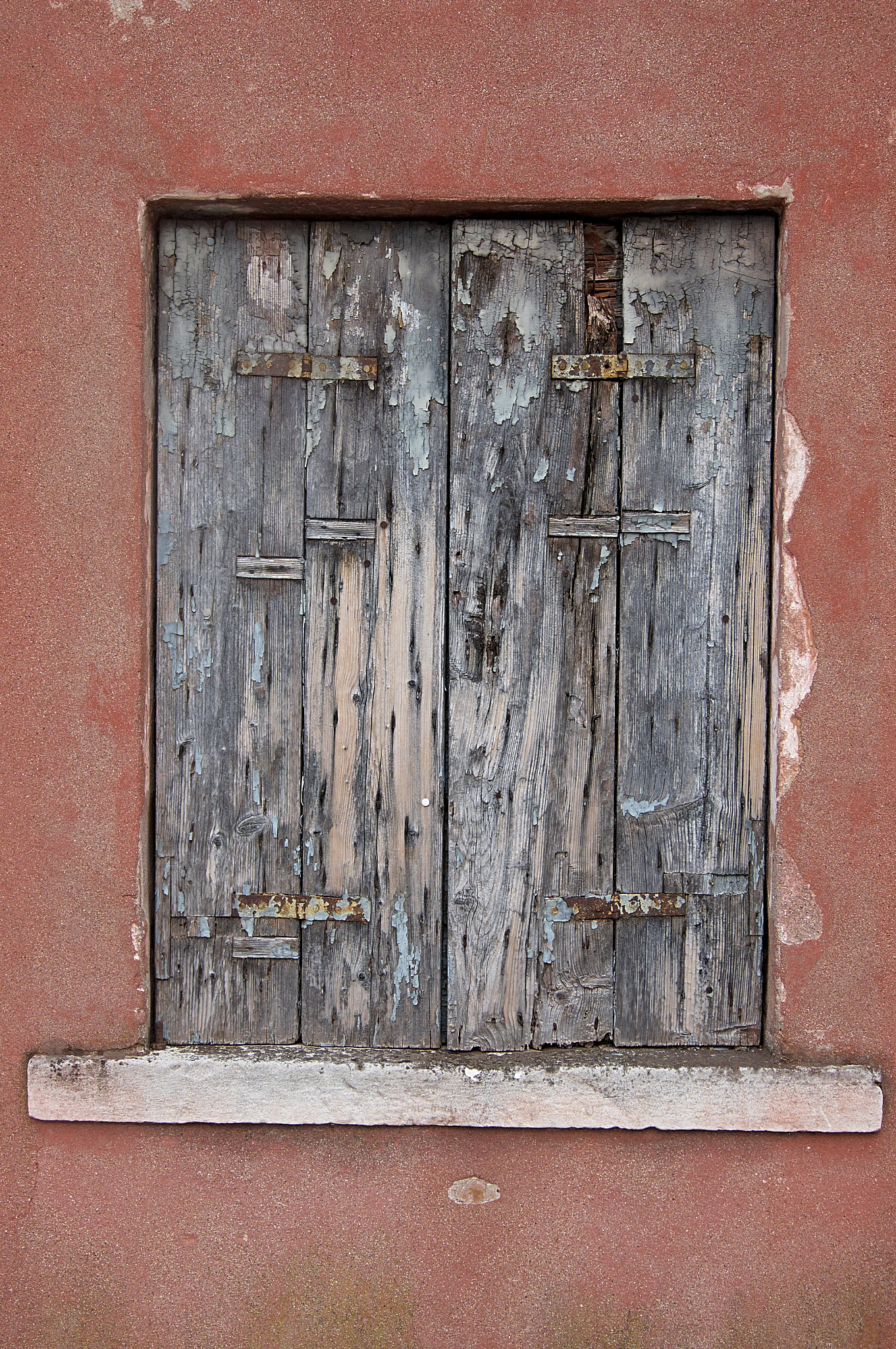 Sony SLT-A55 (SLT-A55V) sample photo. Very very very old windows shutters! photography