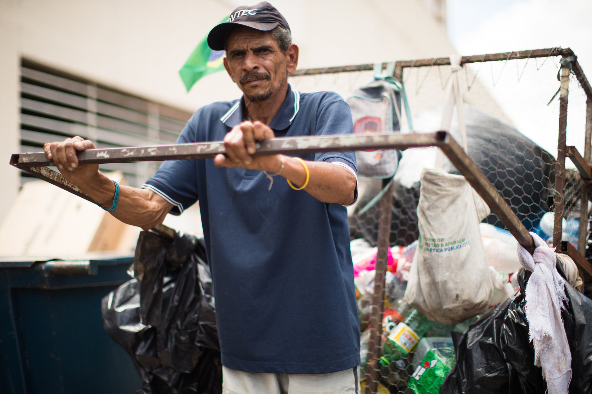 Canon EF 50mm F1.2L USM sample photo. Life in the garbage photography