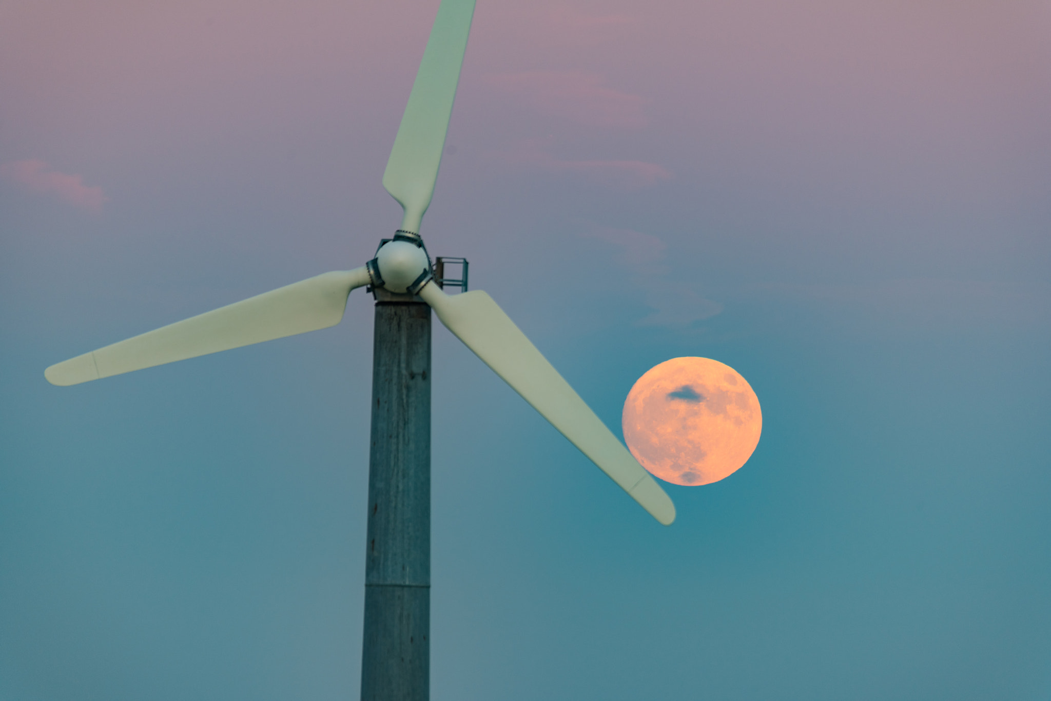 Sigma 150-500mm F5-6.3 DG OS HSM sample photo. Supermoon photography