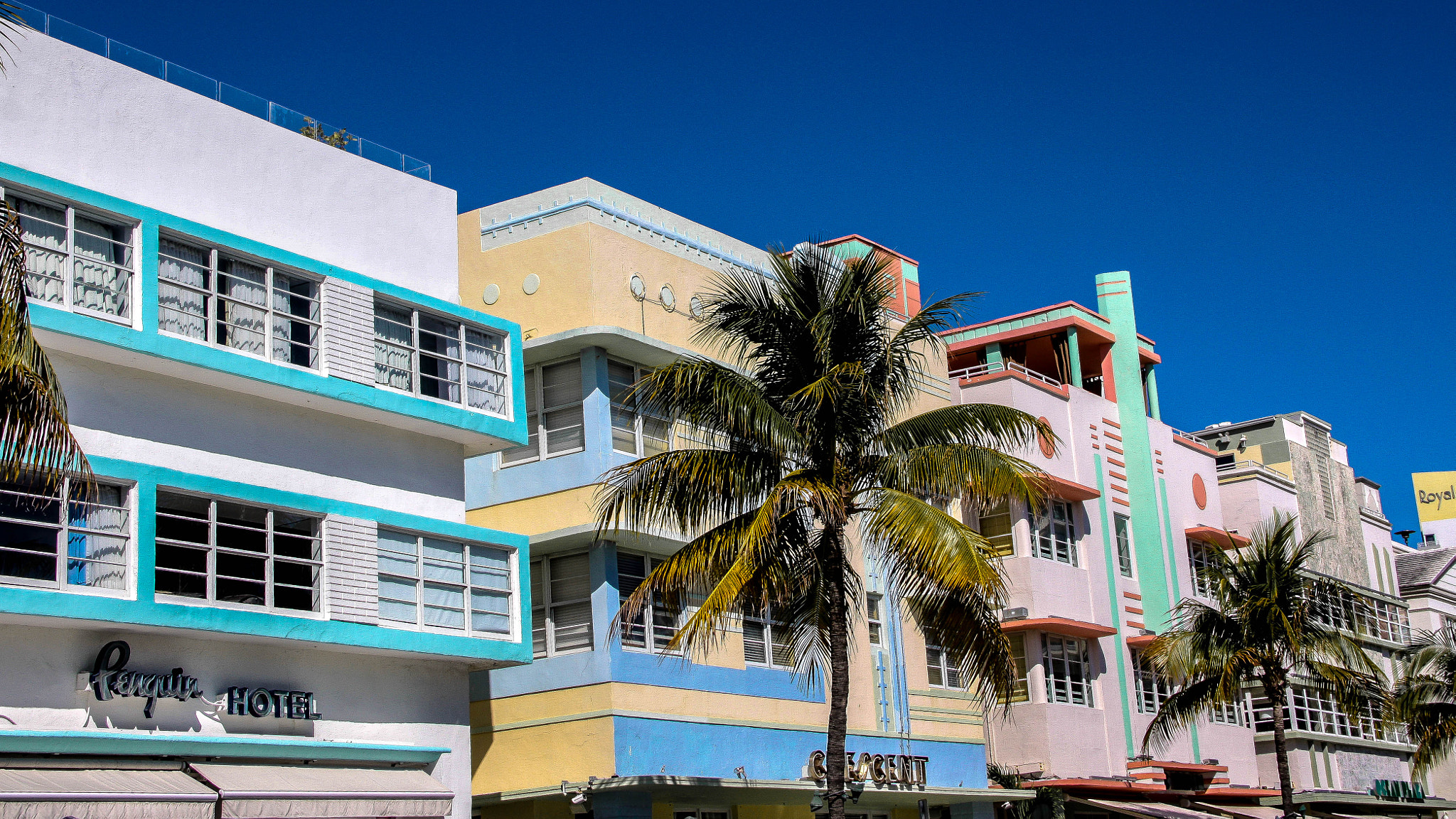 Canon EOS 450D (EOS Rebel XSi / EOS Kiss X2) sample photo. South beach art decco photography