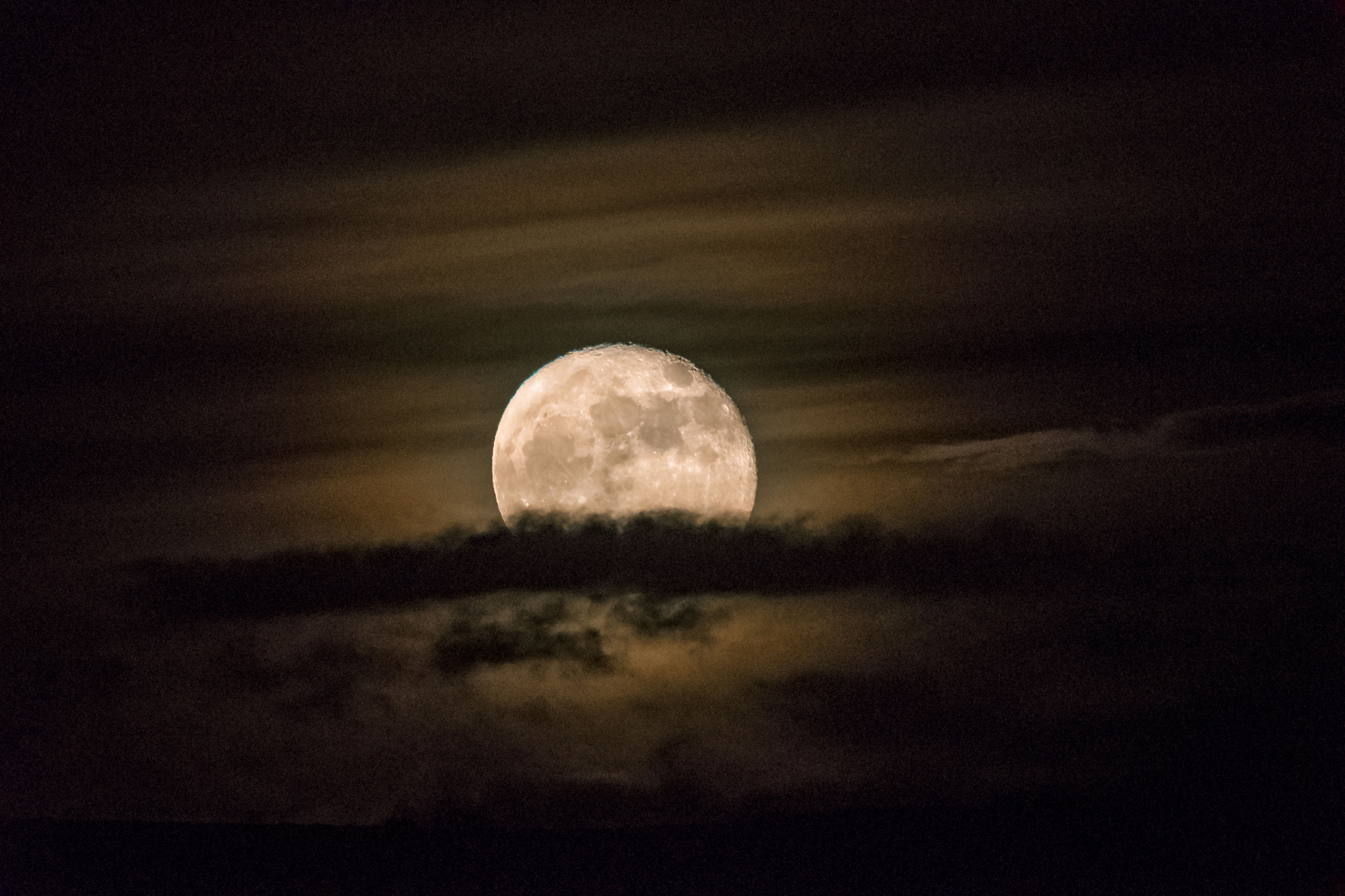 Nikon D500 sample photo. Moonrise at the red lion hotel casino photography