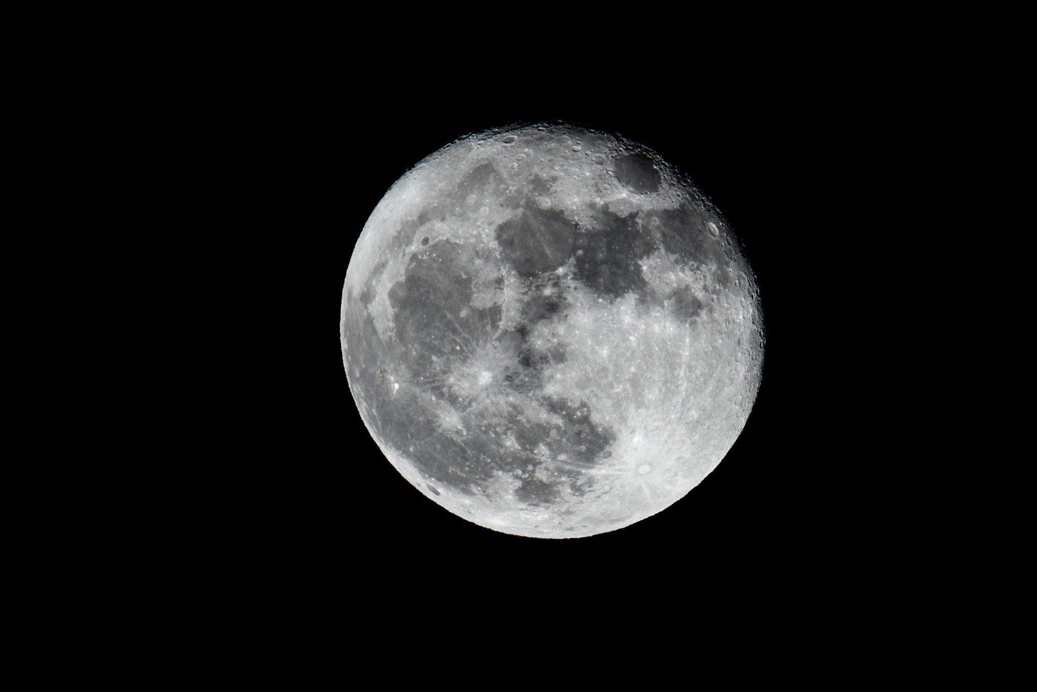 Canon EOS 550D (EOS Rebel T2i / EOS Kiss X4) sample photo. After the super moon photography