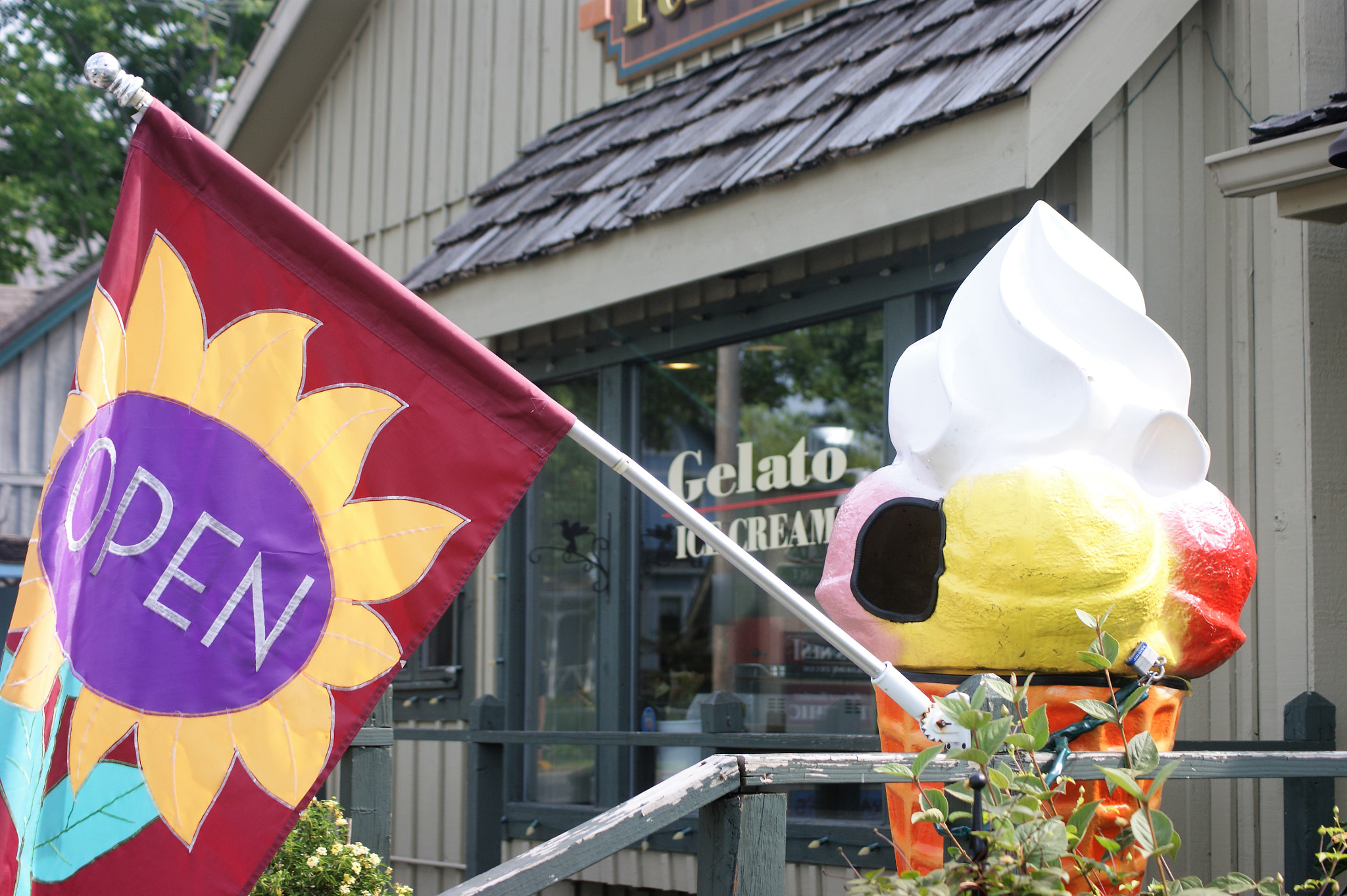 Sony Alpha DSLR-A390 sample photo. Icecream shop photography