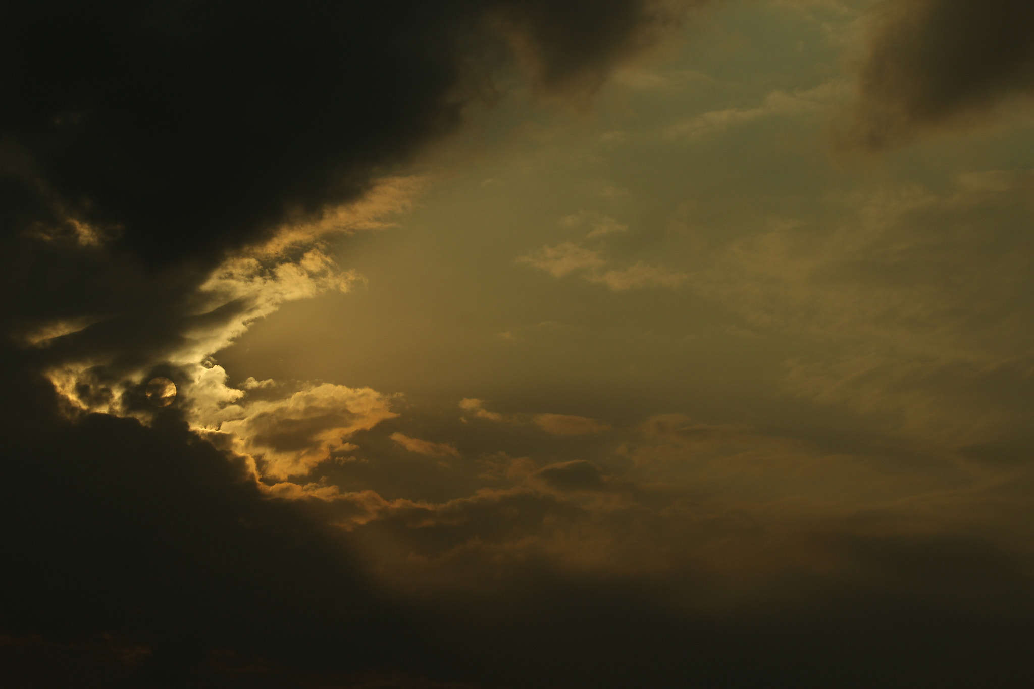 Canon EF 70-300mm F4-5.6 IS USM sample photo. Sun in clouds  photography