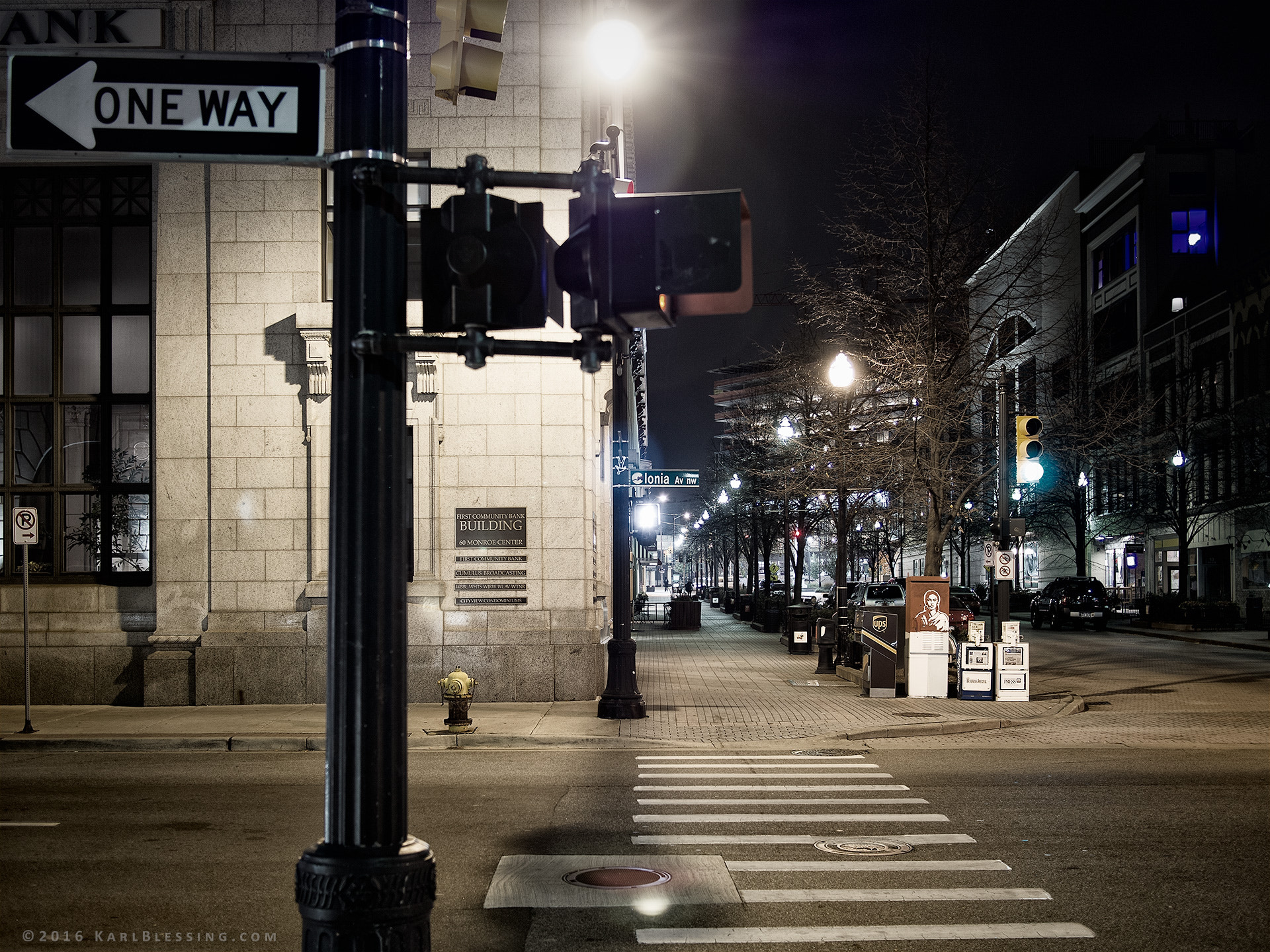 Olympus OM-D E-M5 + Panasonic Lumix G 20mm F1.7 ASPH sample photo. Quiet at ionia & monroe center photography