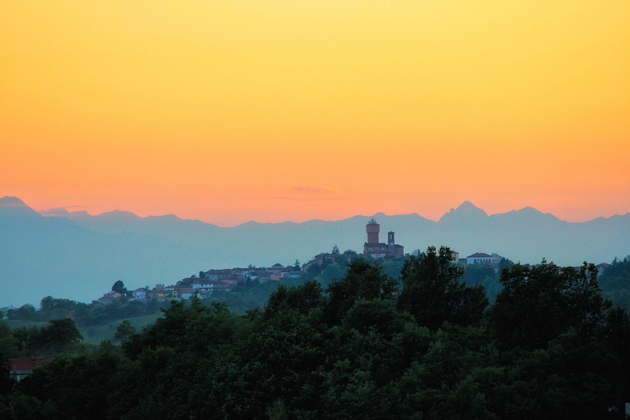 Canon EF-S 55-250mm F4-5.6 IS II sample photo. Mongardino photography