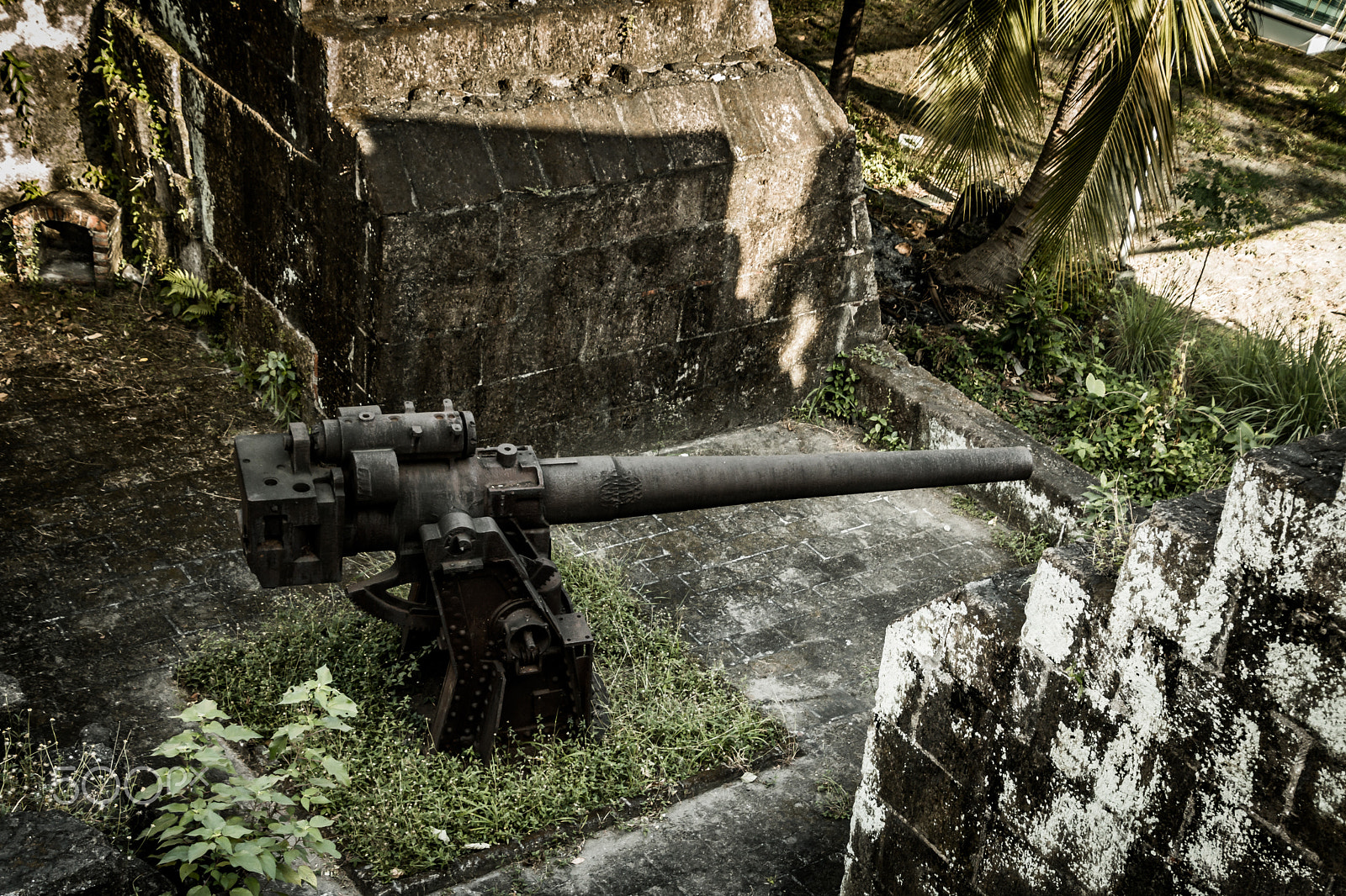Canon EOS 750D (EOS Rebel T6i / EOS Kiss X8i) sample photo. Weapon photography