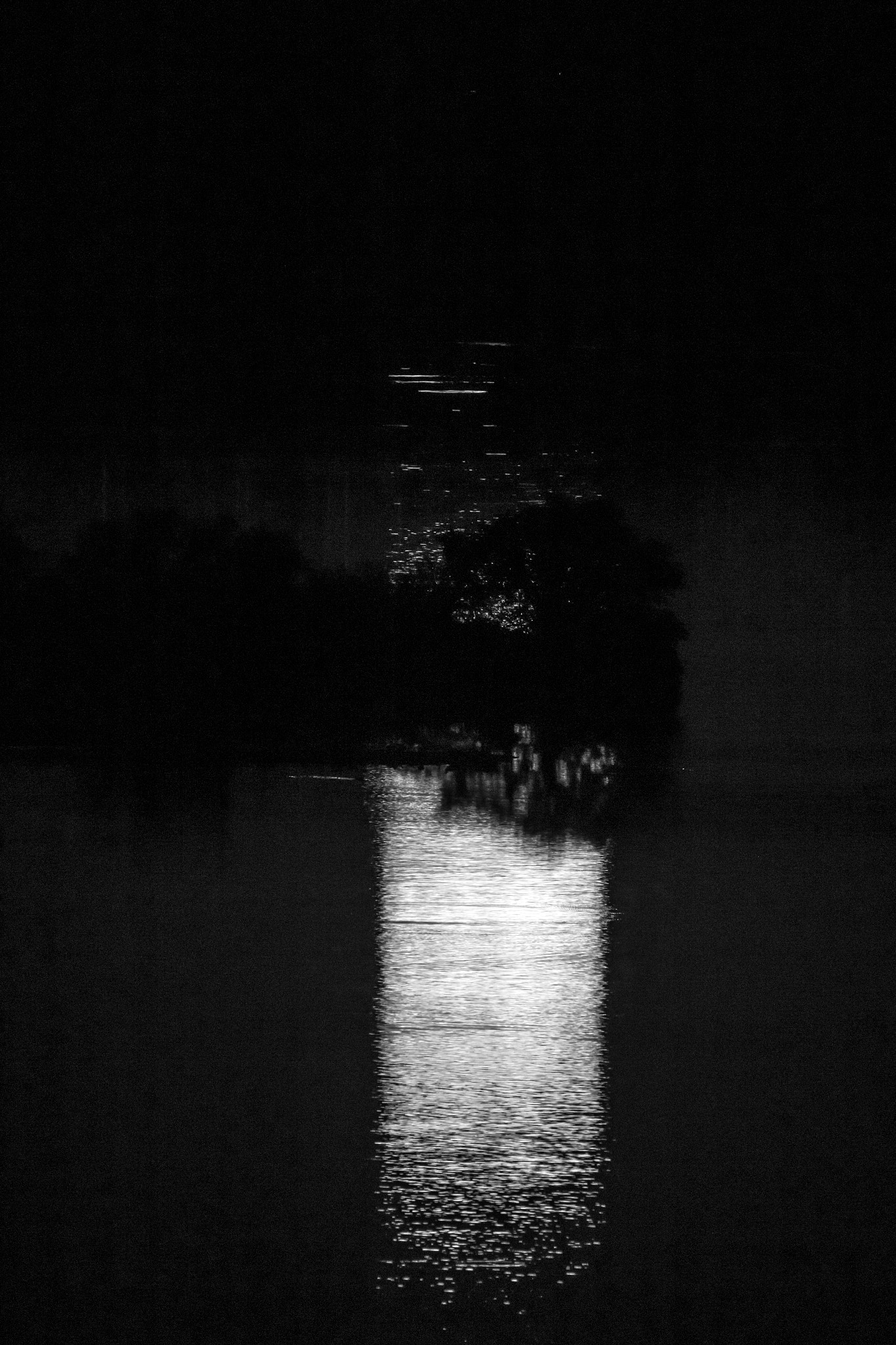 Canon EF 70-200mm F2.8L IS II USM sample photo. Moon and water photography