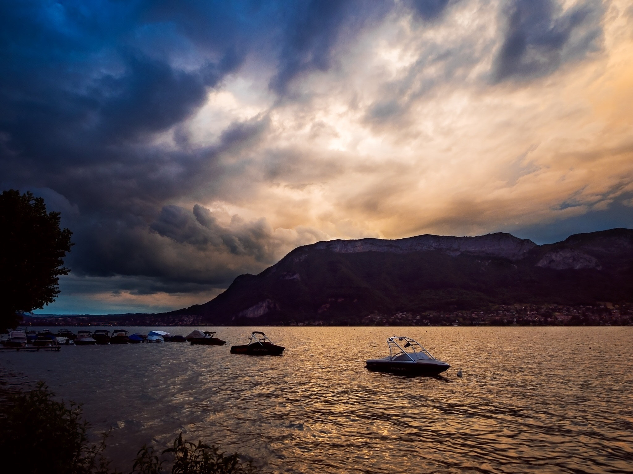 Olympus OM-D E-M1 + OLYMPUS M.9-18mm F4.0-5.6 sample photo. Lac d'annecy photography