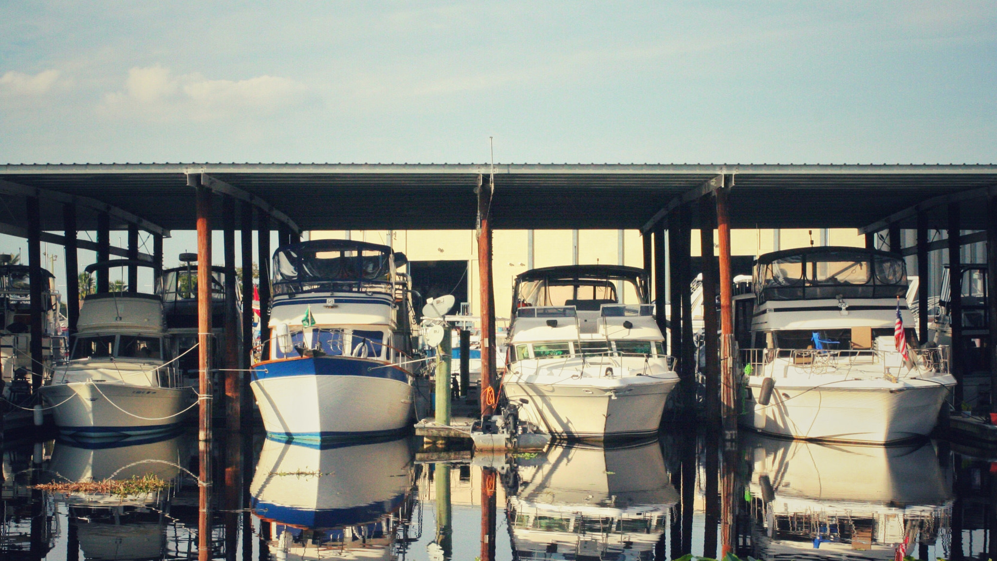 Canon EF 50mm F2.5 Macro sample photo. This is a marina.  photography