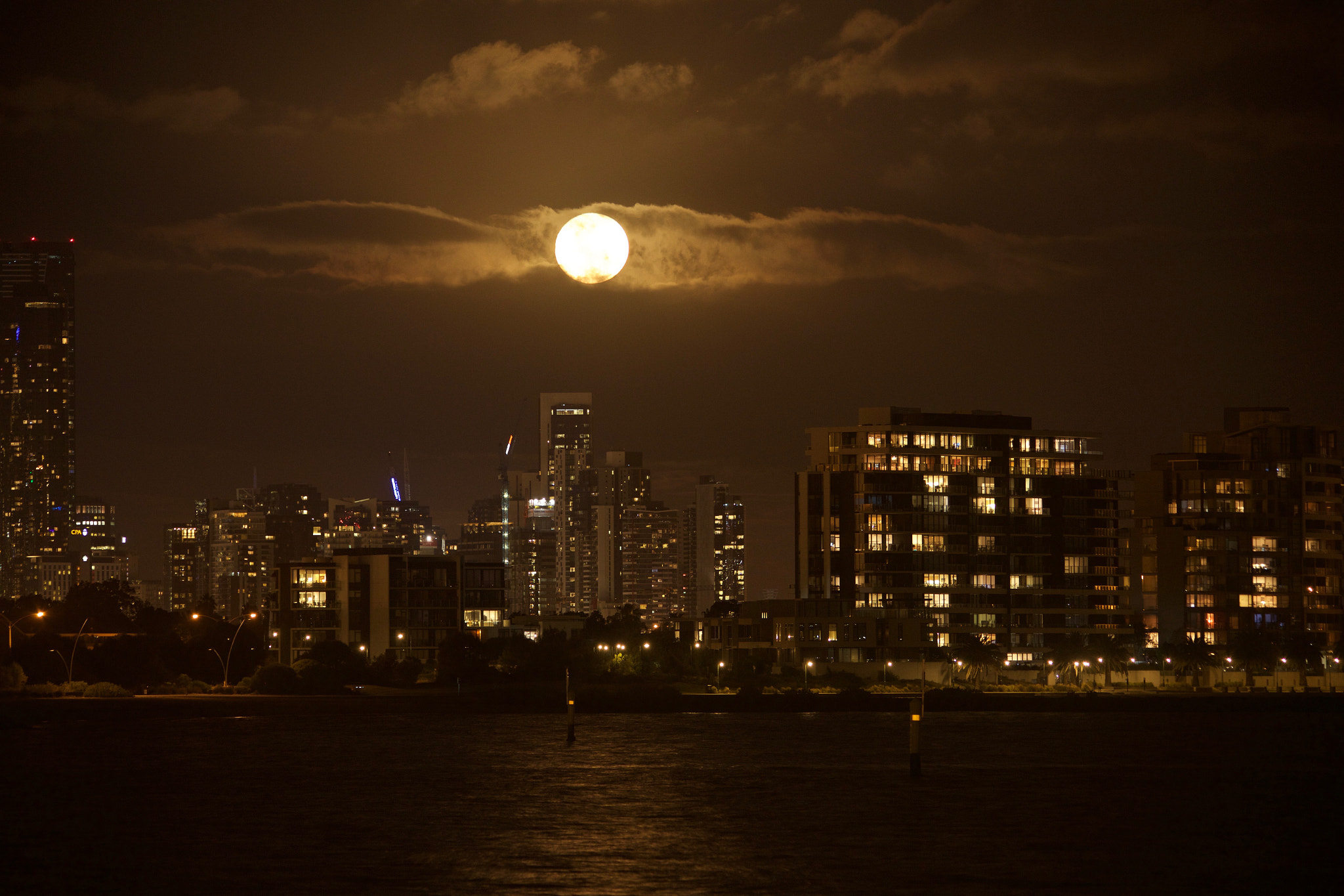 Sigma 150-500mm F5-6.3 DG OS HSM sample photo. Super moon rise over melbourne from webb point 15 november 2016 photography