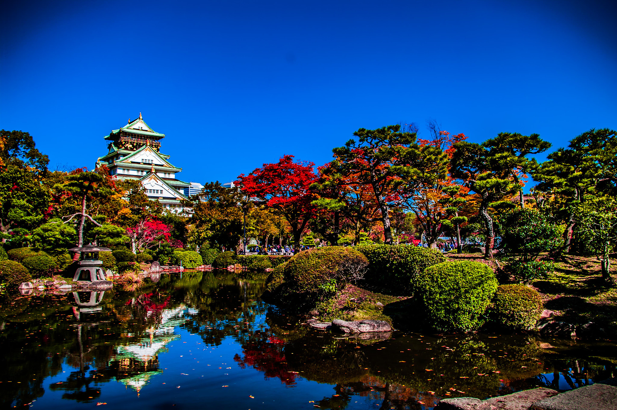 Pentax K20D sample photo. Osaka castle photography