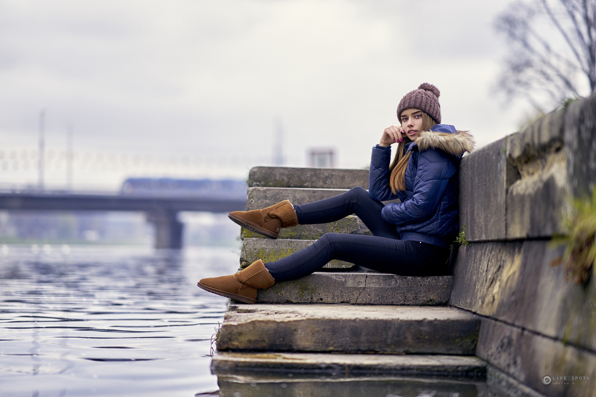 Sony a7 II + Sony FE 85mm F1.4 GM sample photo. Girl on the pier. photography