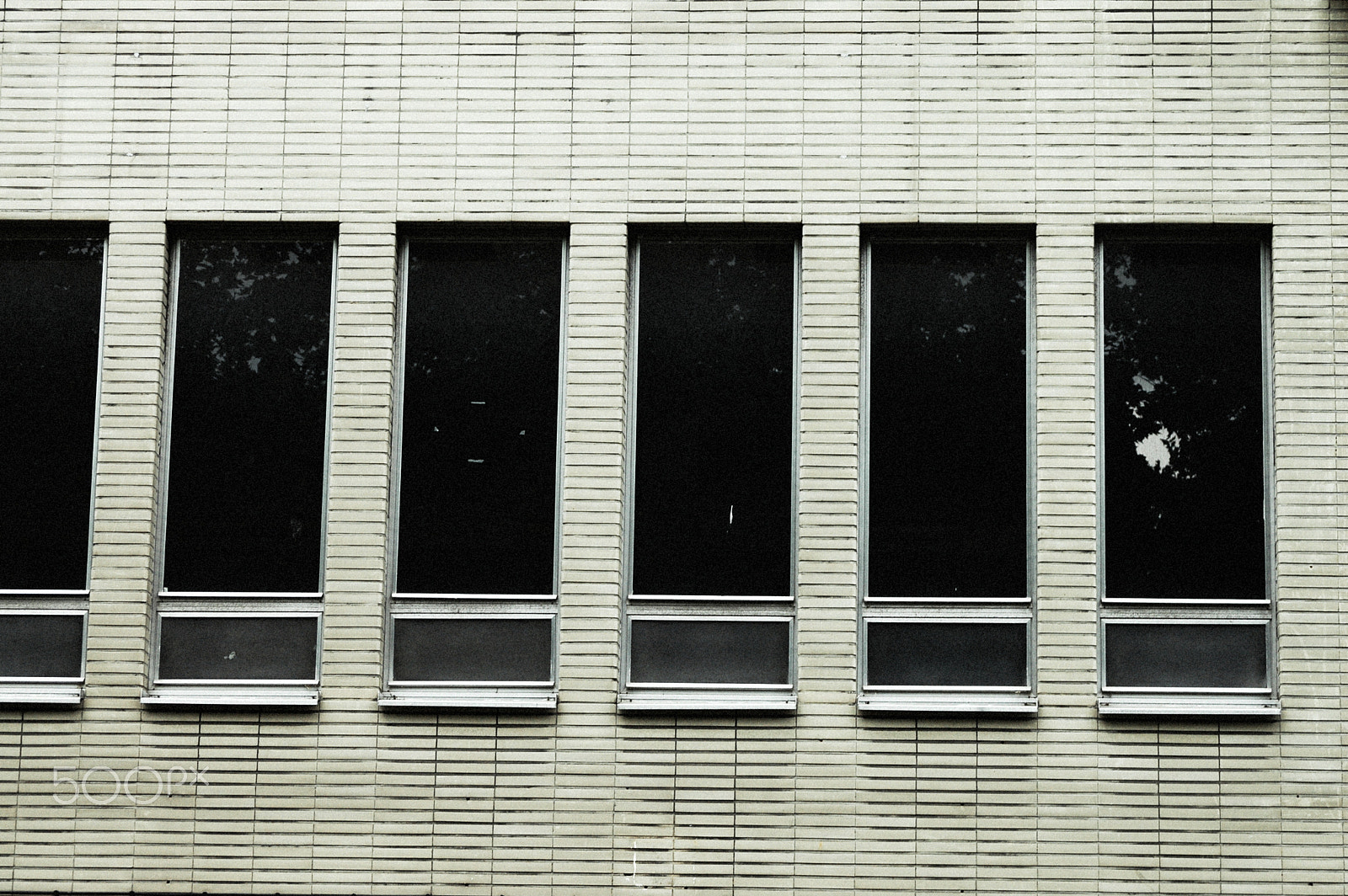 AF Zoom-Nikkor 28-105mm f/3.5-4.5D IF sample photo. Office repetition photography