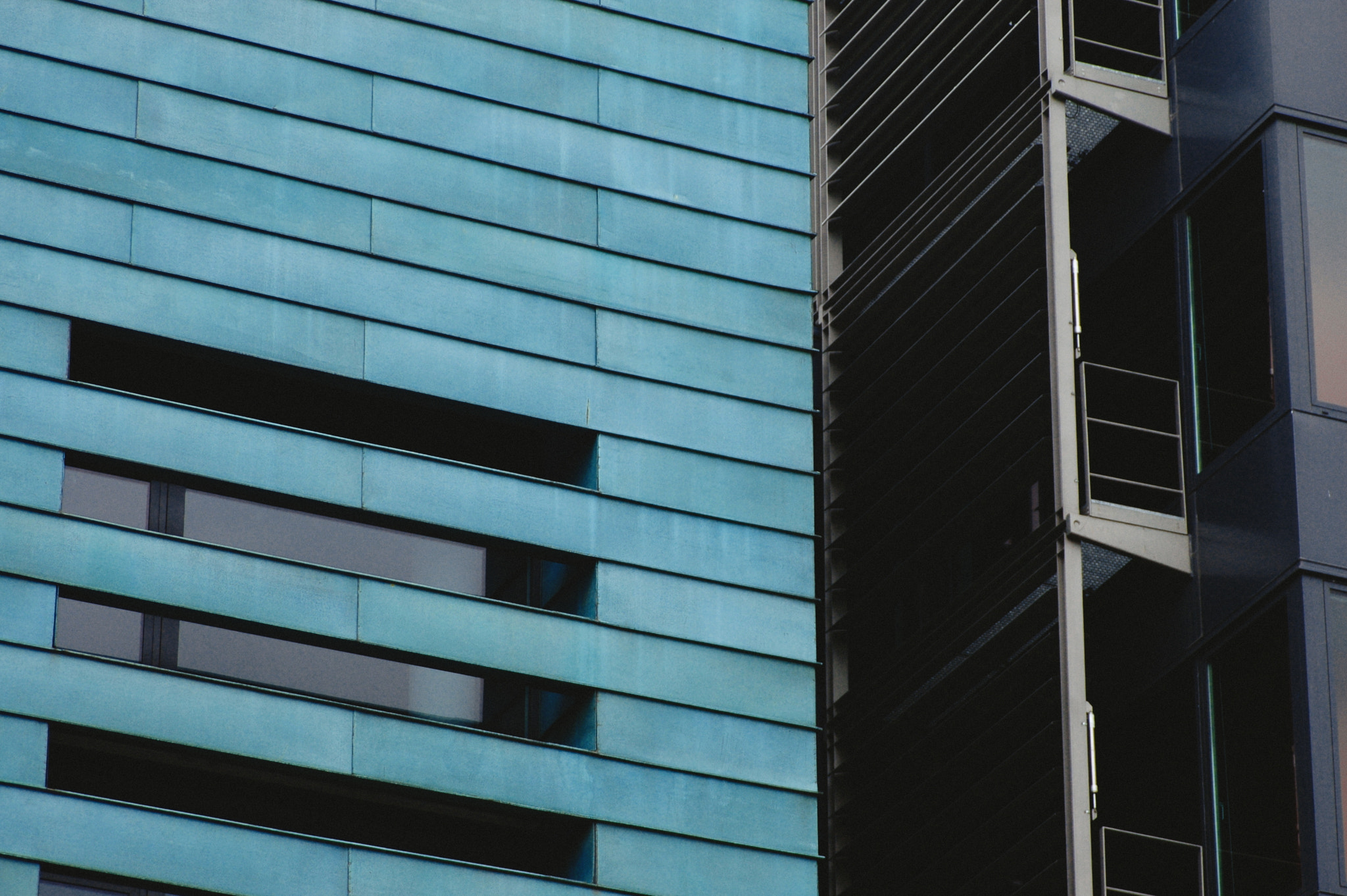 AF Zoom-Nikkor 28-105mm f/3.5-4.5D IF sample photo. City blues photography