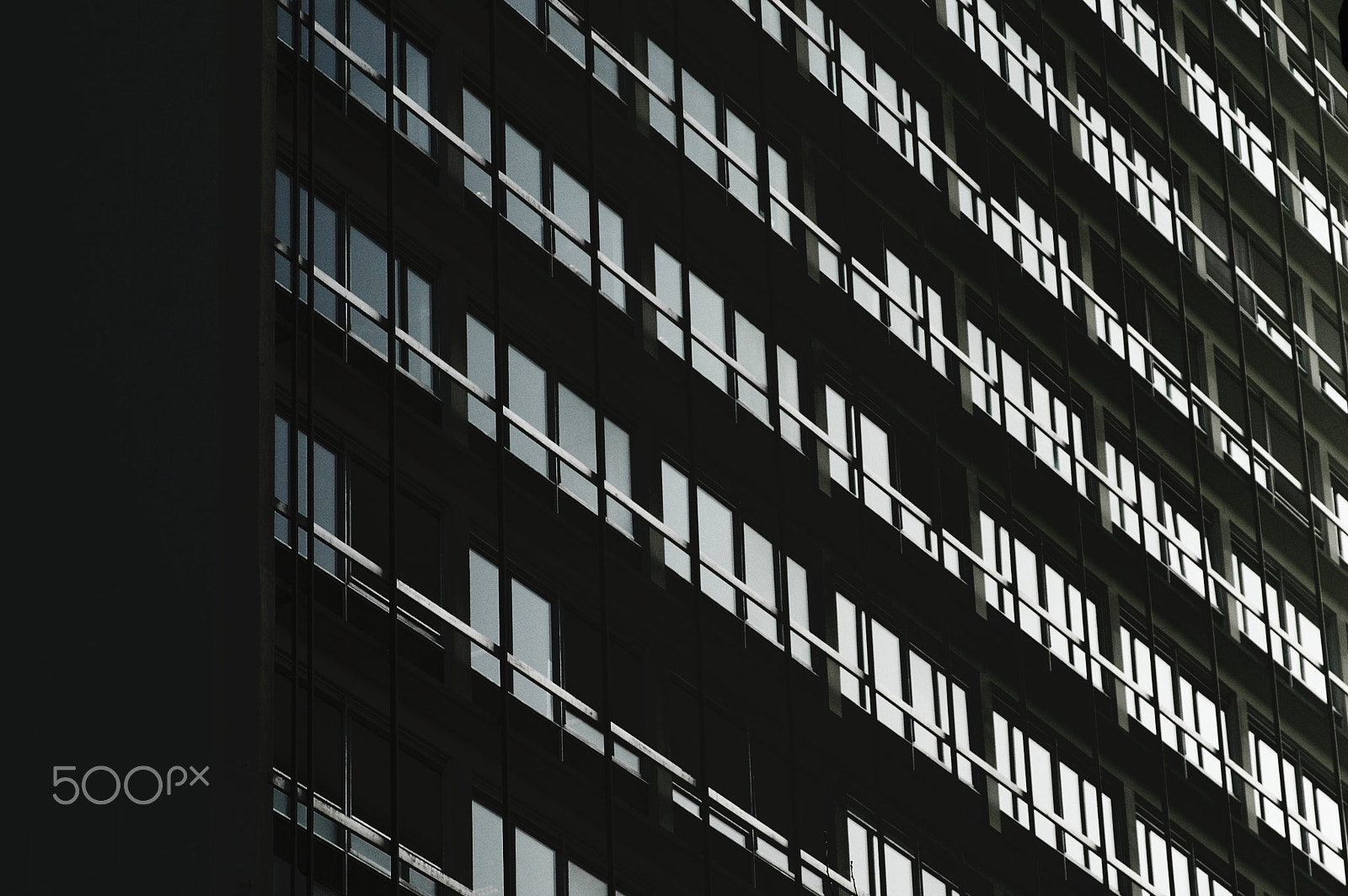 AF Zoom-Nikkor 28-105mm f/3.5-4.5D IF sample photo. Dark city photography