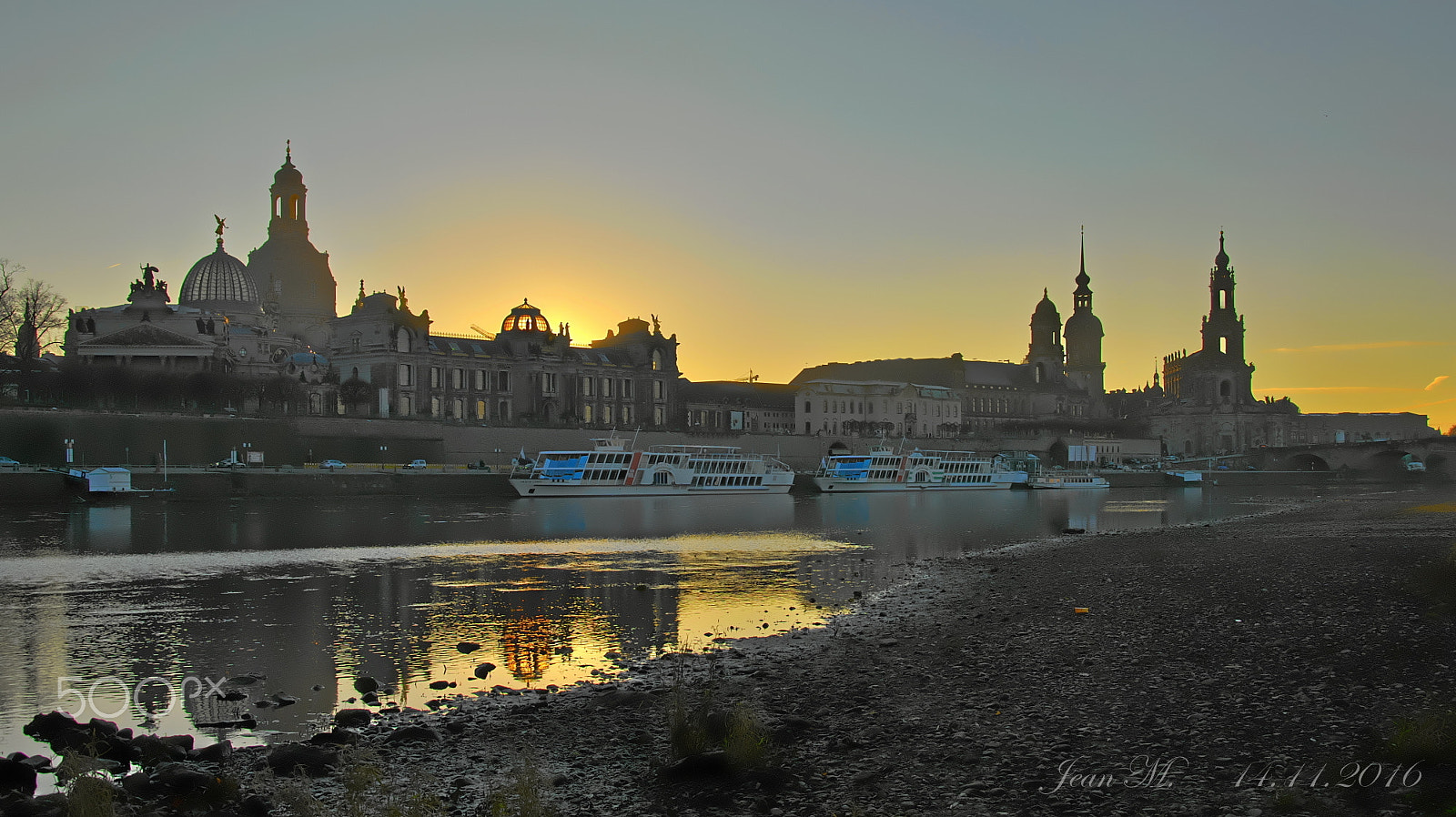 VR 18-105mm F/3.5-5.6 G sample photo. Good night dresden photography