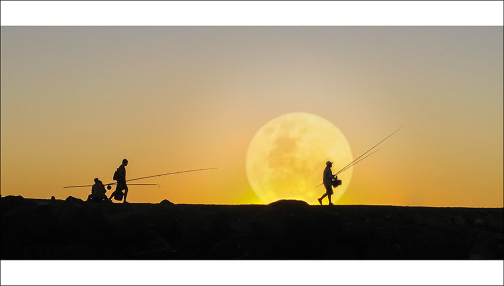 Canon POWERSHOT G7 sample photo. Rather large moon wiith fishermen photography