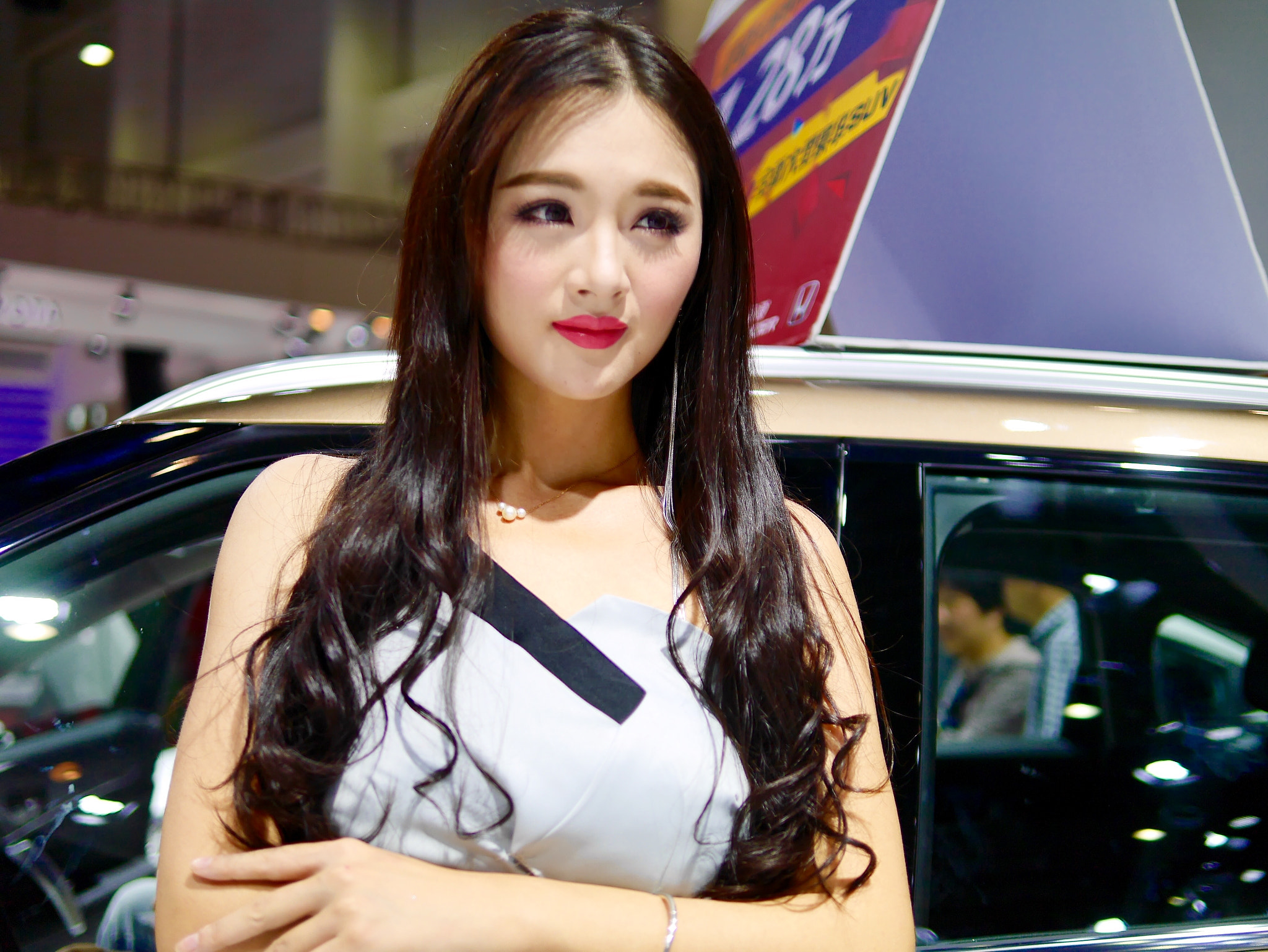 Panasonic Leica DG Summilux 25mm F1.4 II ASPH sample photo. Models photography