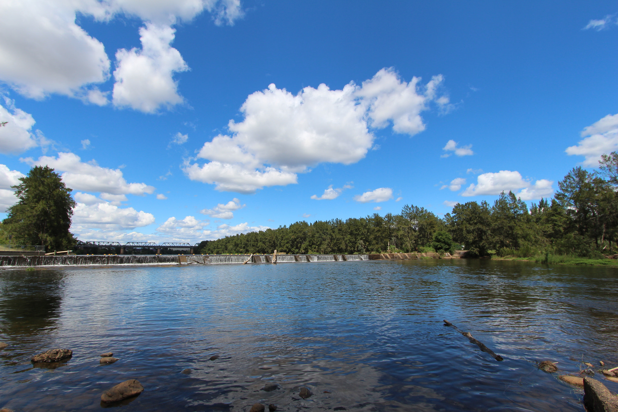 Canon EF-S 10-22mm F3.5-4.5 USM sample photo. Nepean wier dowstream photography