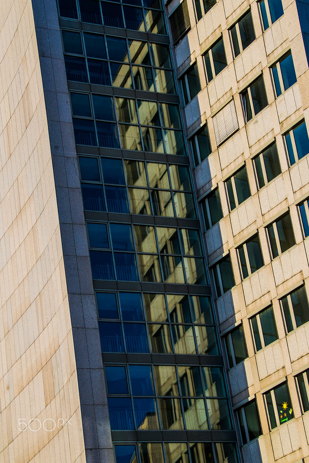 Canon EOS 750D (EOS Rebel T6i / EOS Kiss X8i) sample photo. Architecture frankfurt photography