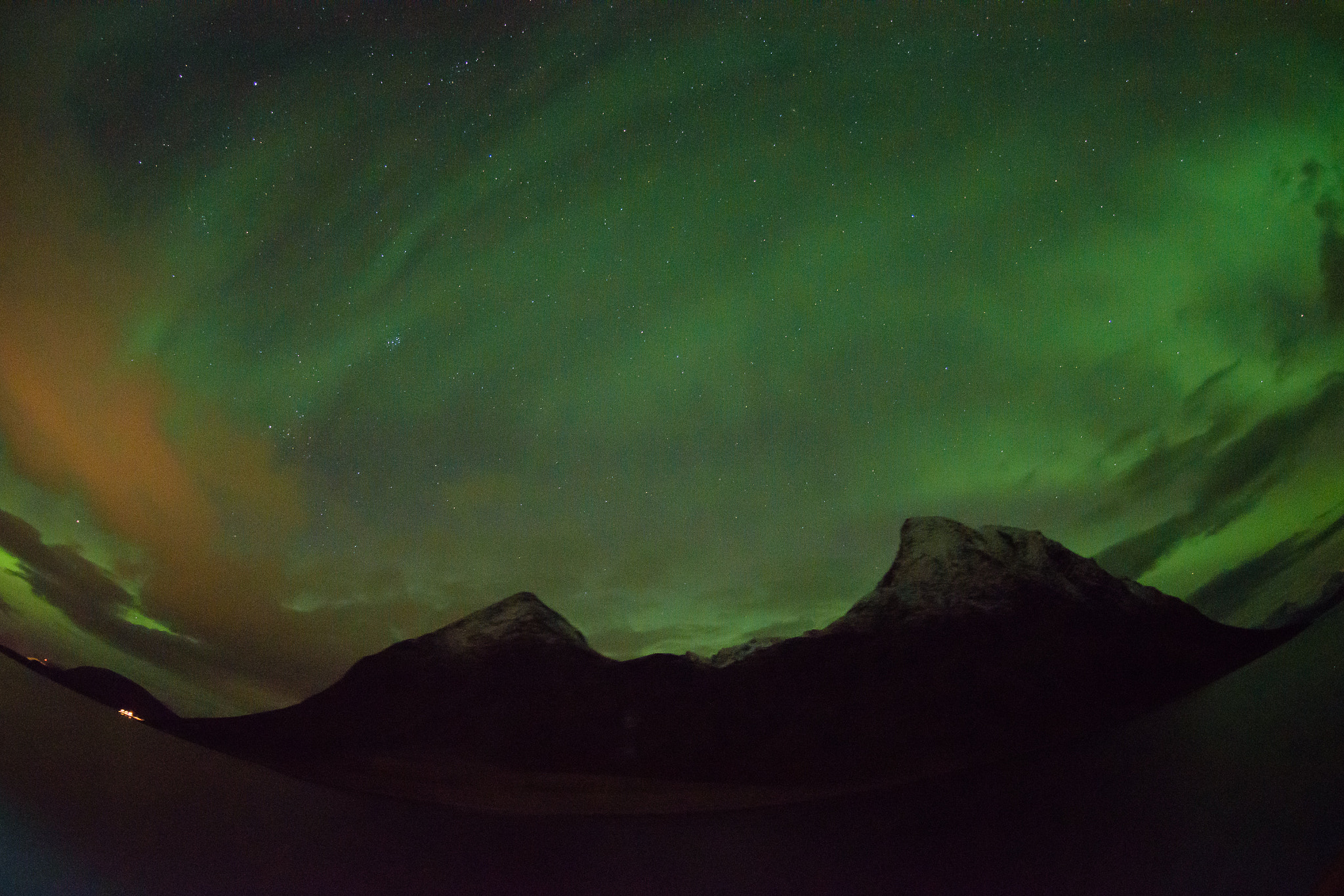 Nikon AF DX Fisheye-Nikkor 10.5mm F2.8G ED sample photo. Northern lights photography