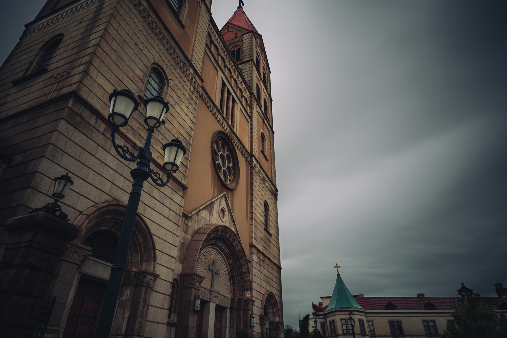 E 21mm F2.8 sample photo. Church photography