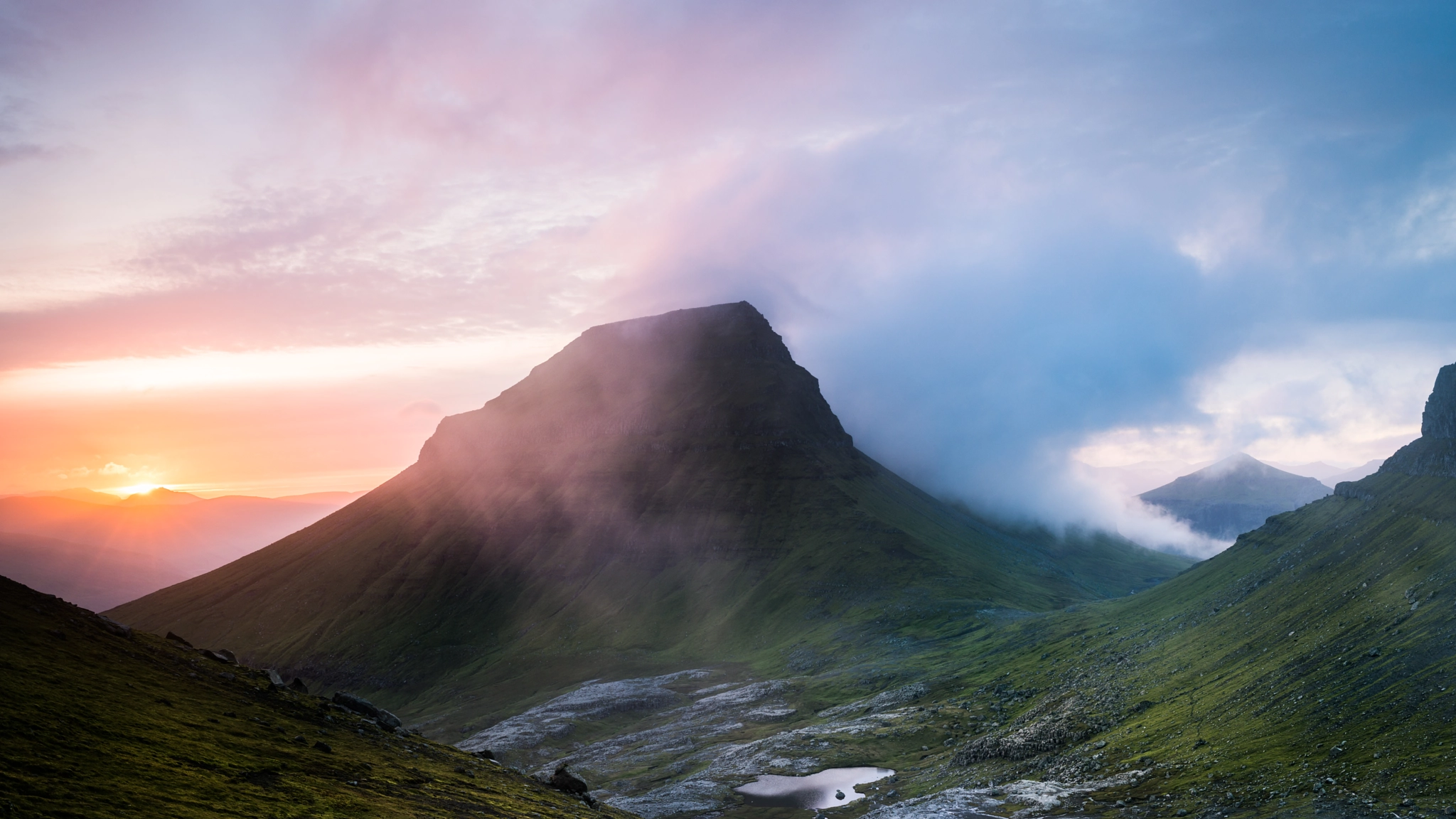 Nikon D800 + Nikon AF-S Nikkor 35mm F1.4G sample photo. Skælingur mountain photography