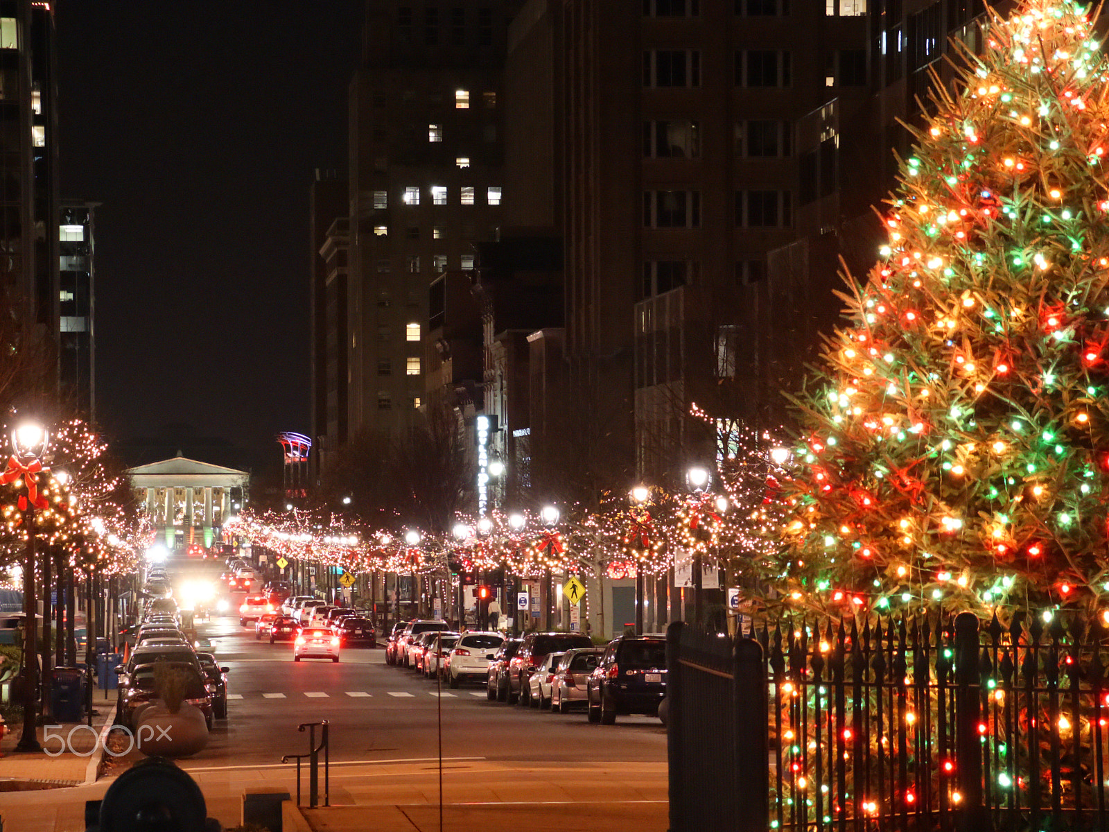 Canon XC10 sample photo. Holiday street scene by lamont johnson photography