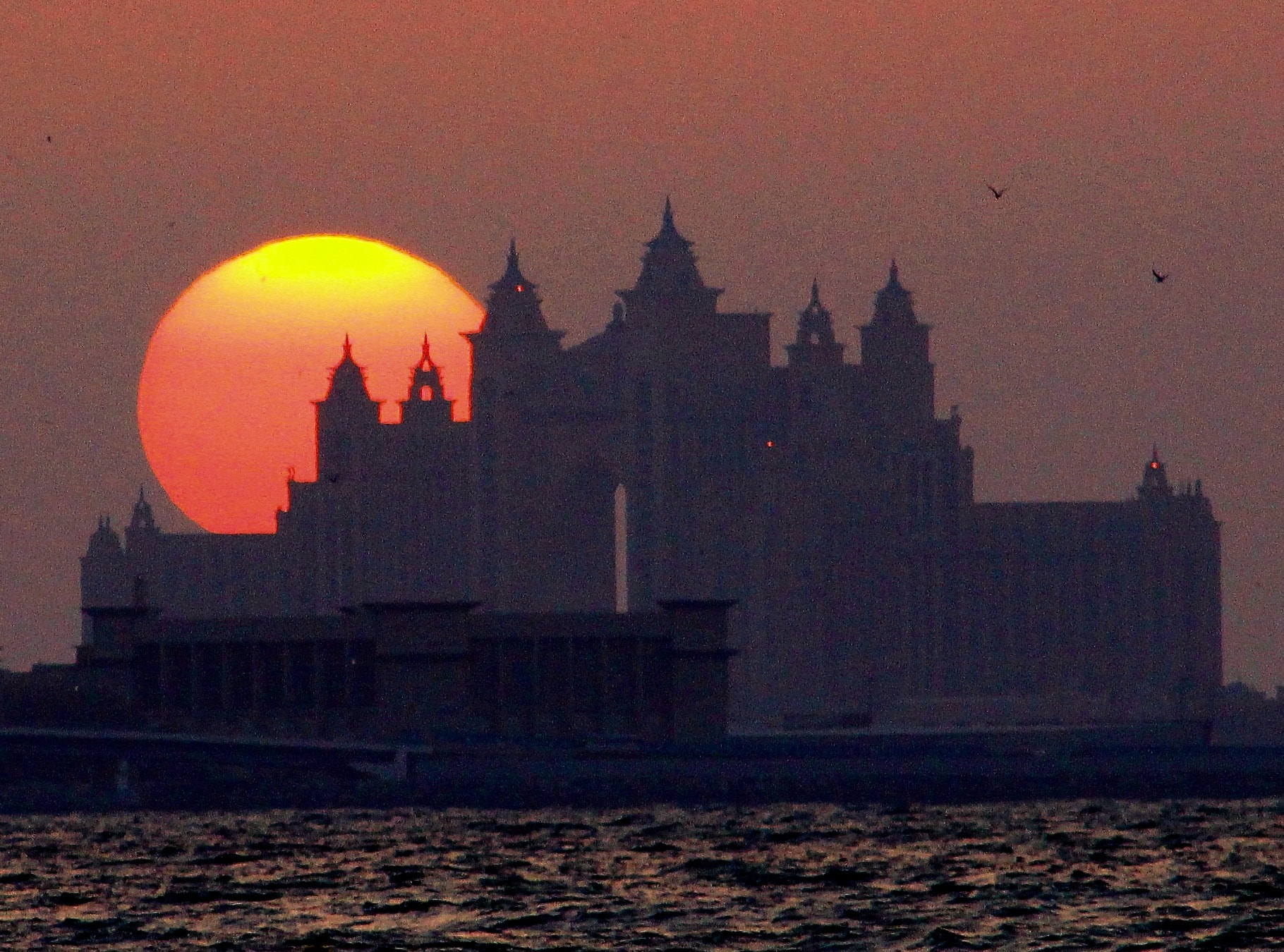 Canon EF75-300mm f/4-5.6 sample photo. Sundown at atlantis dubai photography