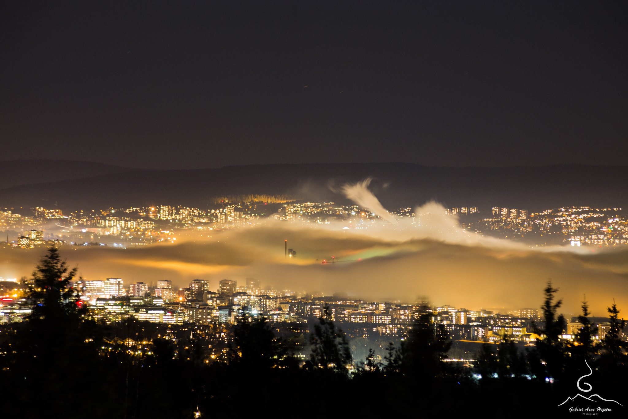 Canon EOS 6D + Tamron AF 70-300mm F4-5.6 Di LD Macro sample photo. Oslo under the fog photography