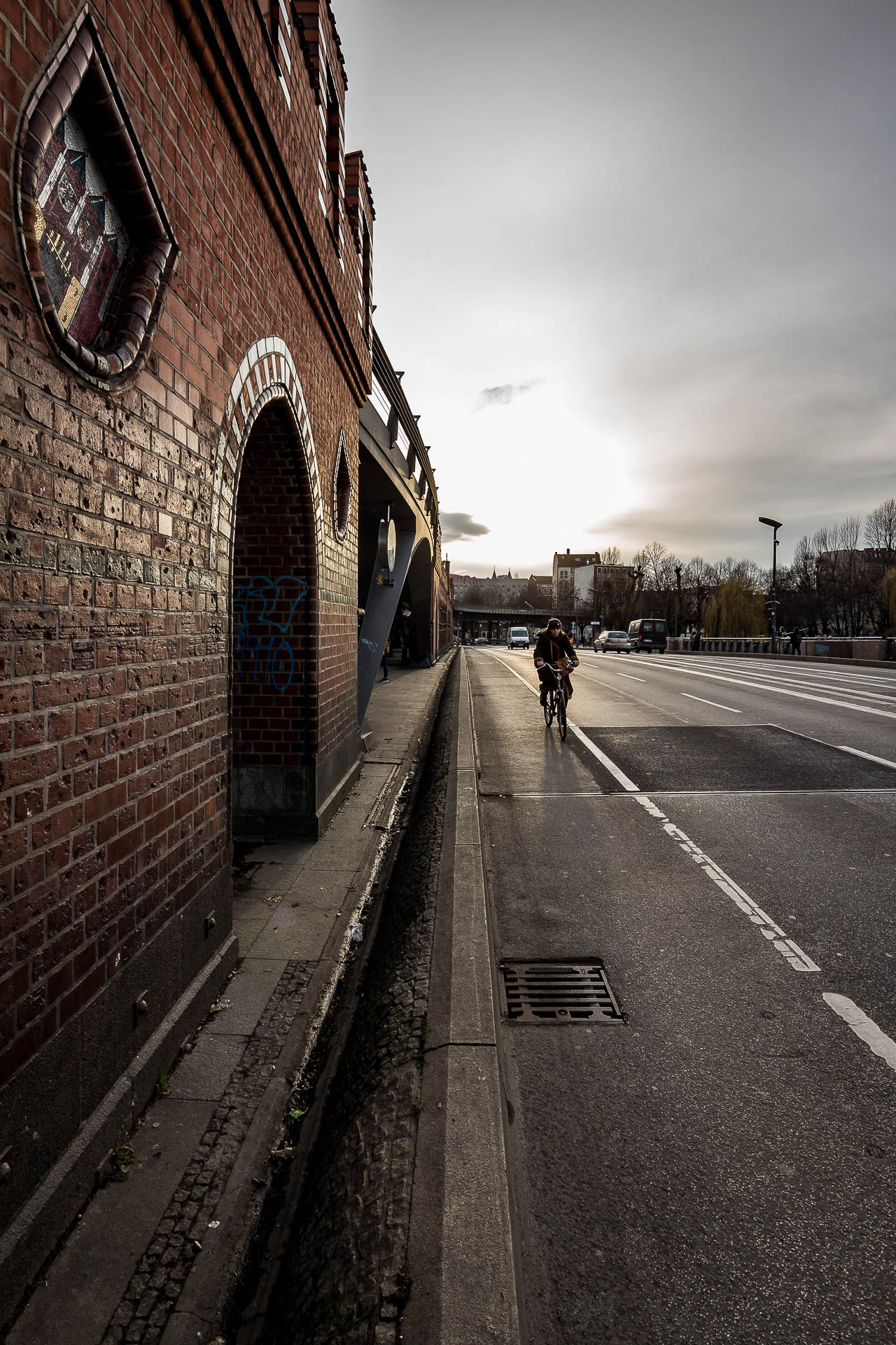 Canon EF-M 11-22mm F4-5.6 IS STM sample photo. Radfahrerin photography