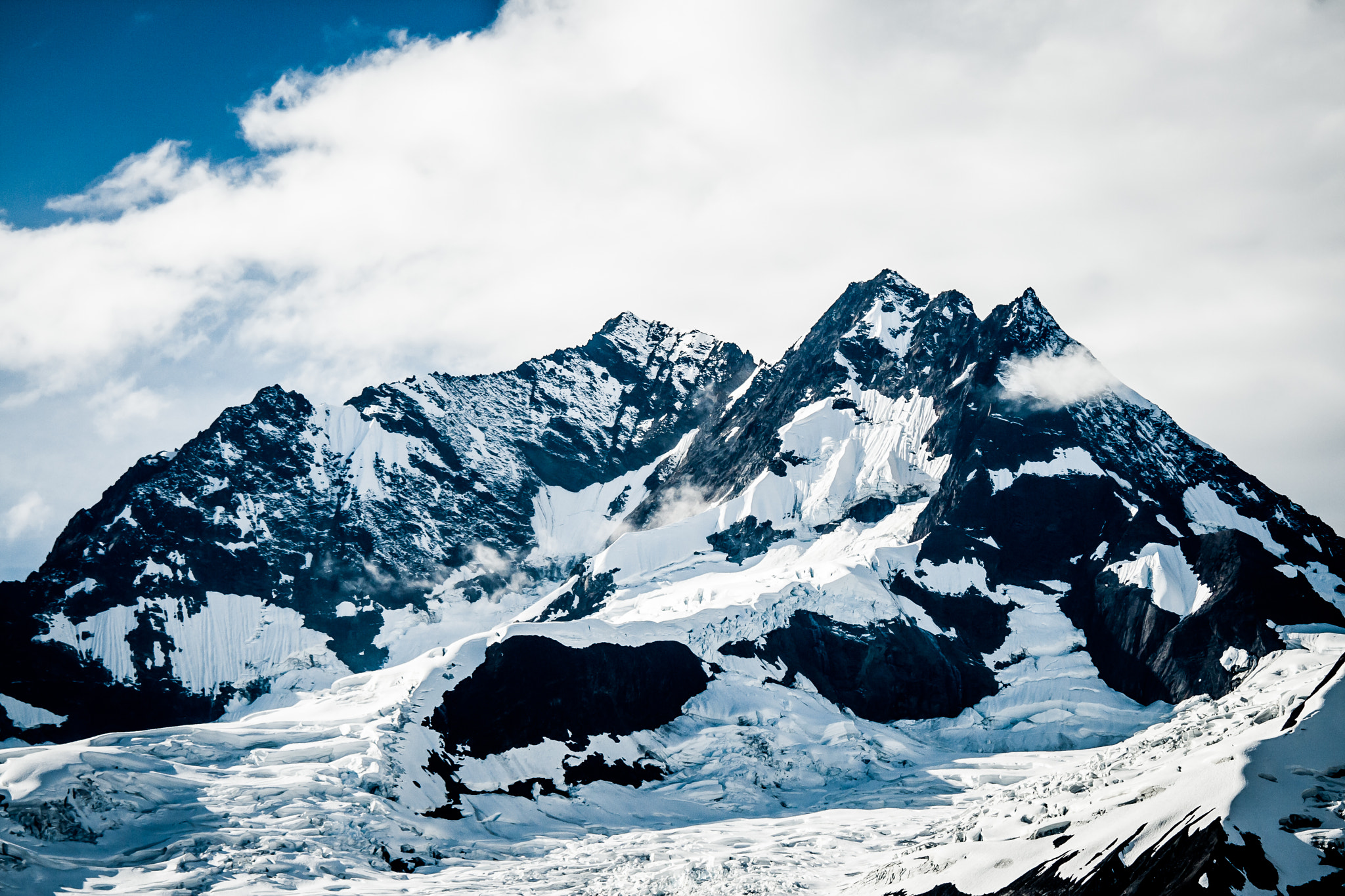Canon EOS 400D (EOS Digital Rebel XTi / EOS Kiss Digital X) sample photo. Glacier bay mountains photography