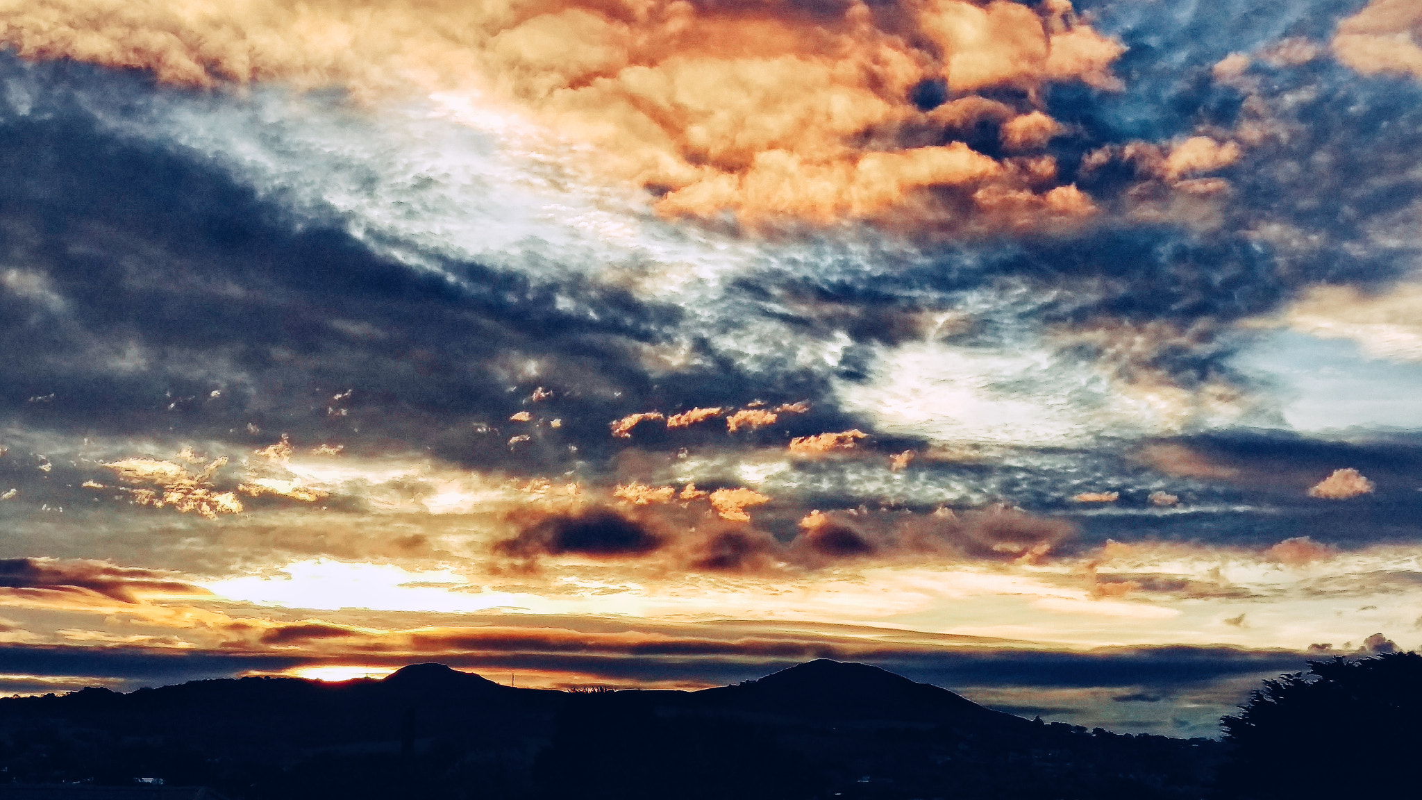 HTC M9 sample photo. Sunset beyond the sea photography