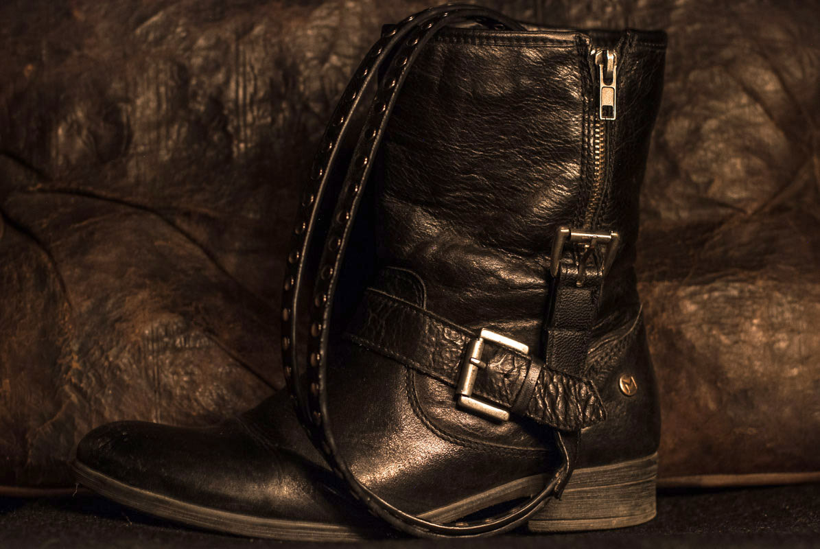Nikon D80 + Nikon AF-S Nikkor 50mm F1.8G sample photo. Leather photography