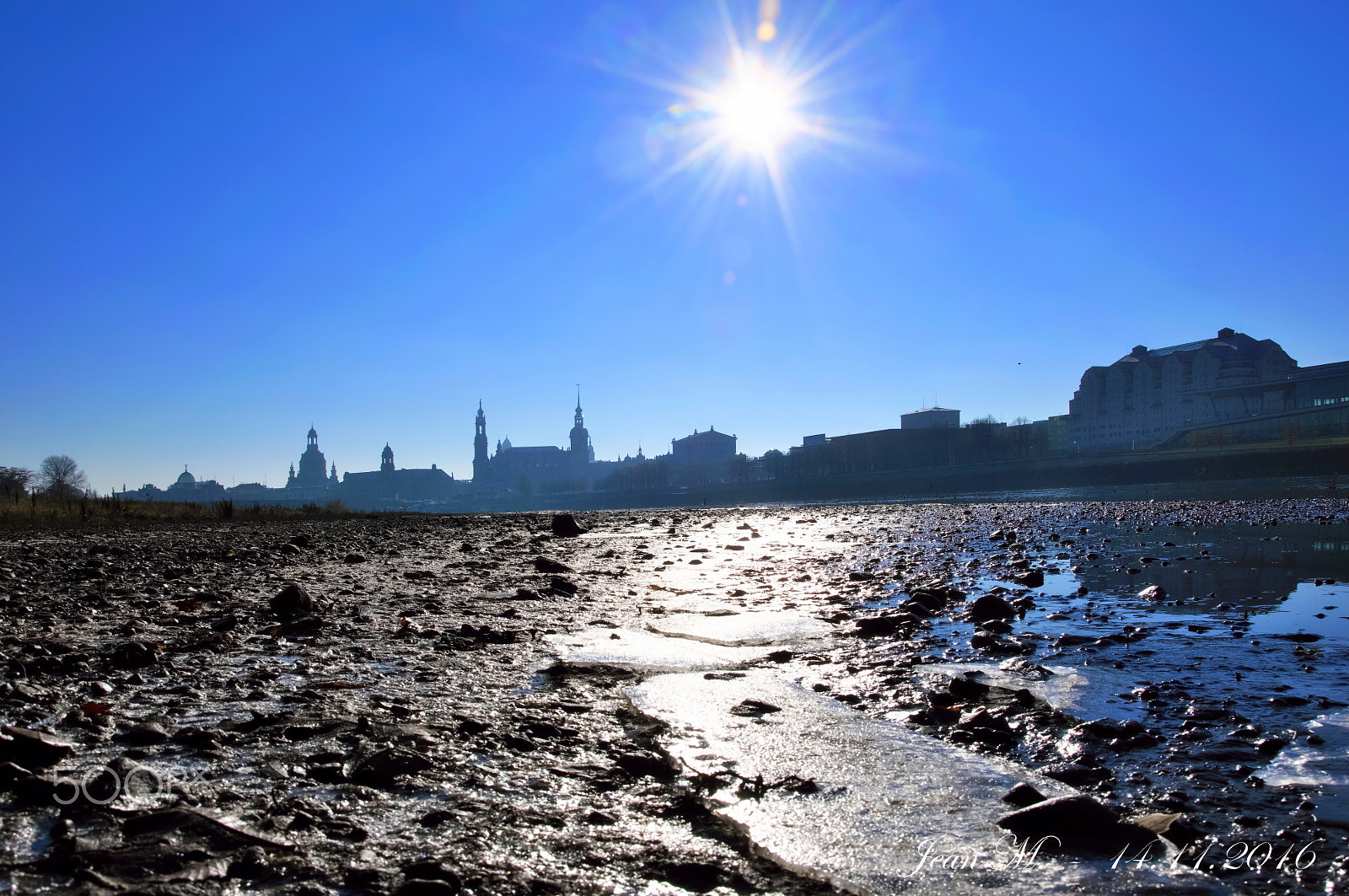 VR 18-105mm F/3.5-5.6 G sample photo. Dresden - a cold day photography
